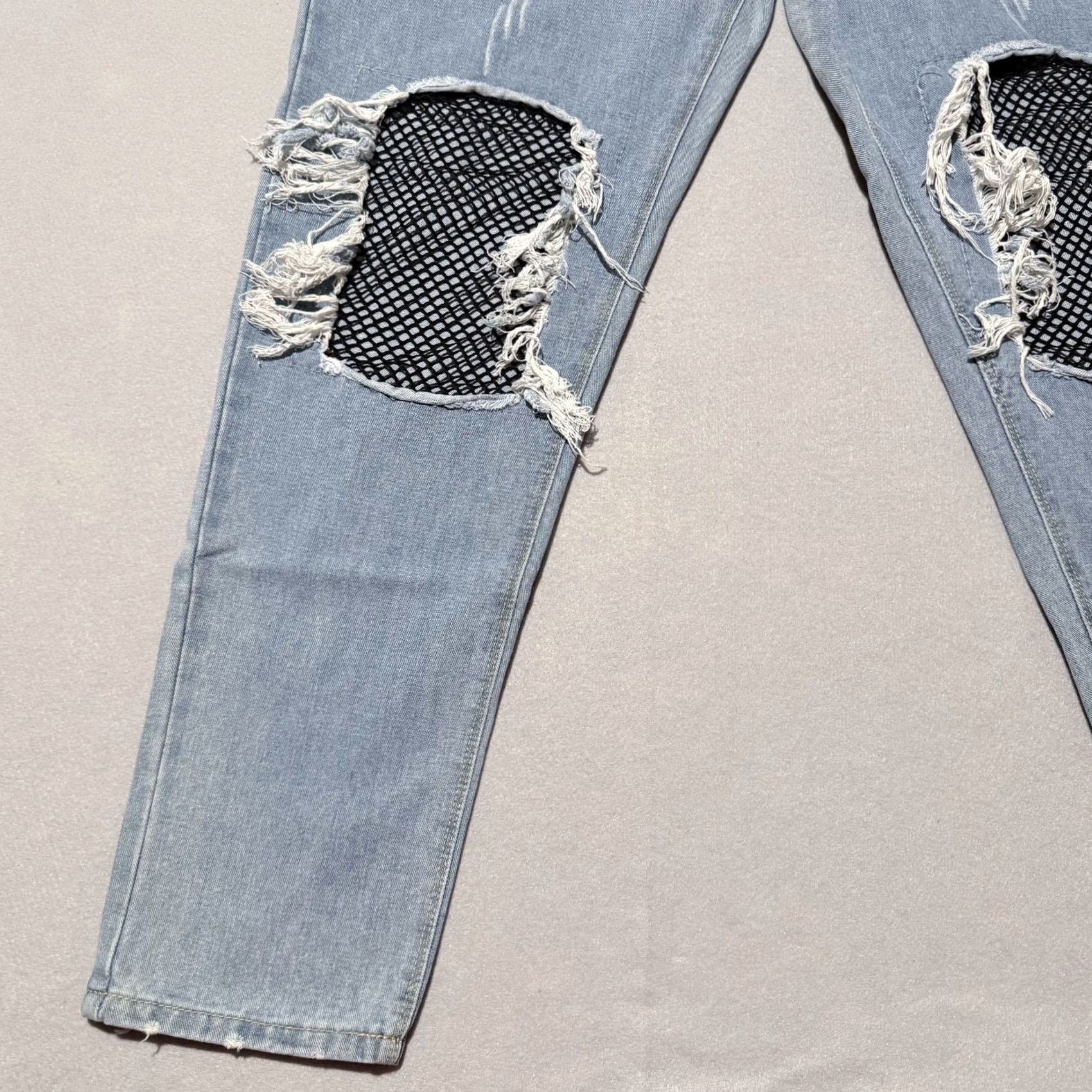 Boohoo Boohoo Blue Skinny Jeans Women's Medium Wash Denim Distressed Slim Fit - 14 Jeans Women Blue Distressed Slim Fit Size 32" / US 10 / IT 46 - 5 Thumbnail