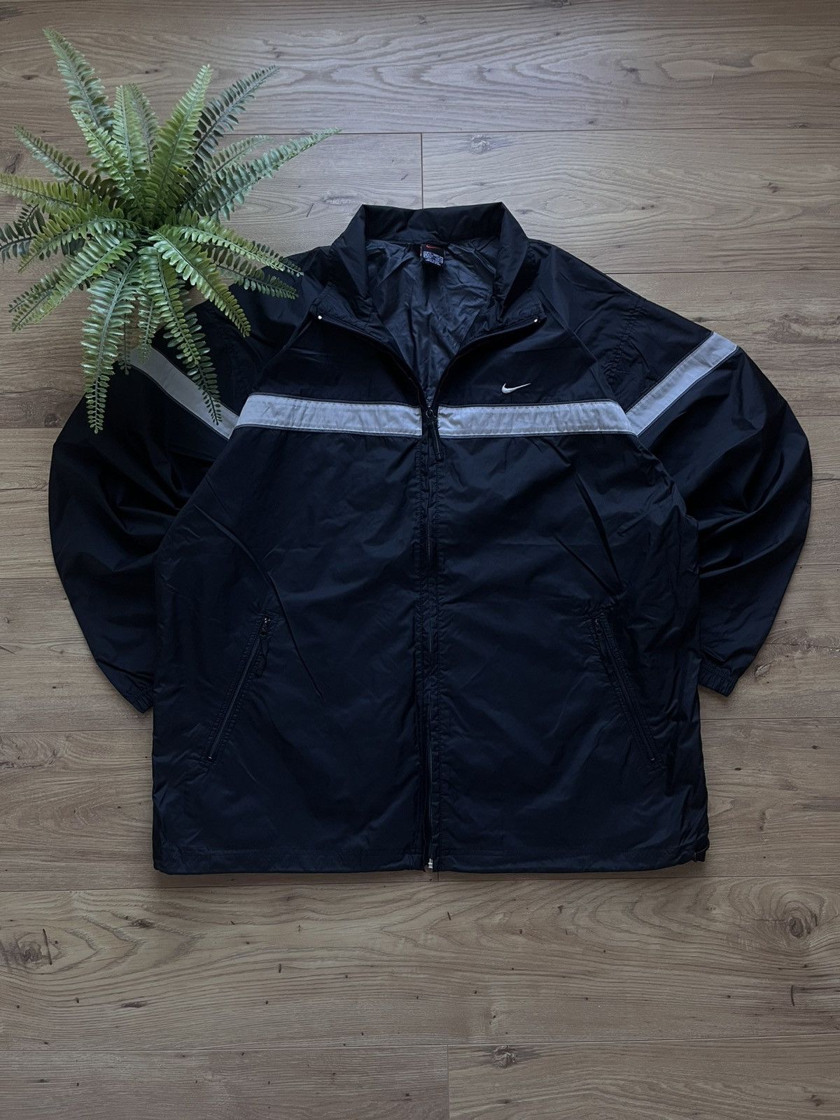 Nike 90’s NIKE RETRO NYLON SWOOSH LOGO VINTAGE TRACK JACKET Y2K Size US XL / EU 56 / 4 - 1 Thumbnail