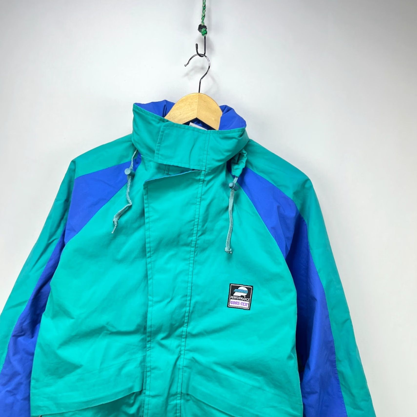 Vintage VINTAGE 90s Gore-Tex Performance Cycling Windbreaker Jacket M Green Mens Windbreaker 90s Size US M / EU 48-50 / 2 - 3 Thumbnail