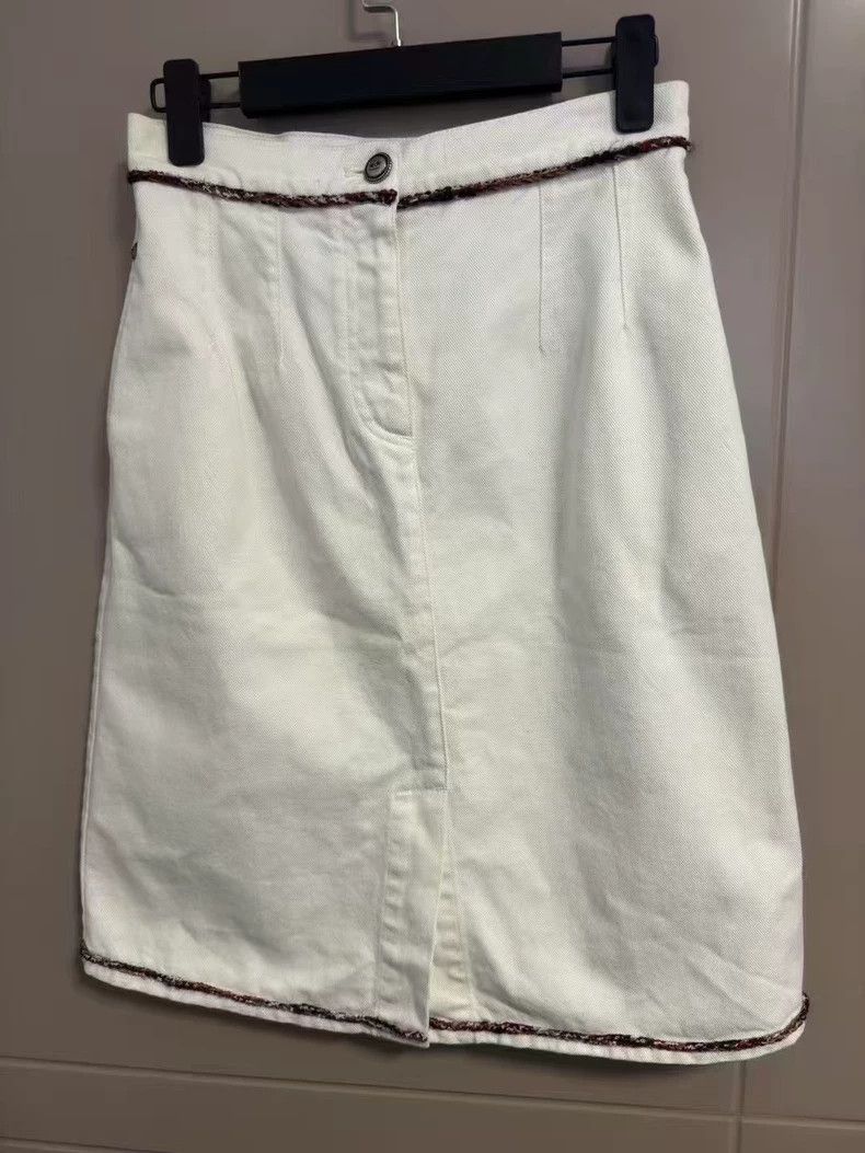 Chanel Chanel White denim skirt 2505-Nextarrow Size 25" / US 0 / IT 36 - 1 Thumbnail