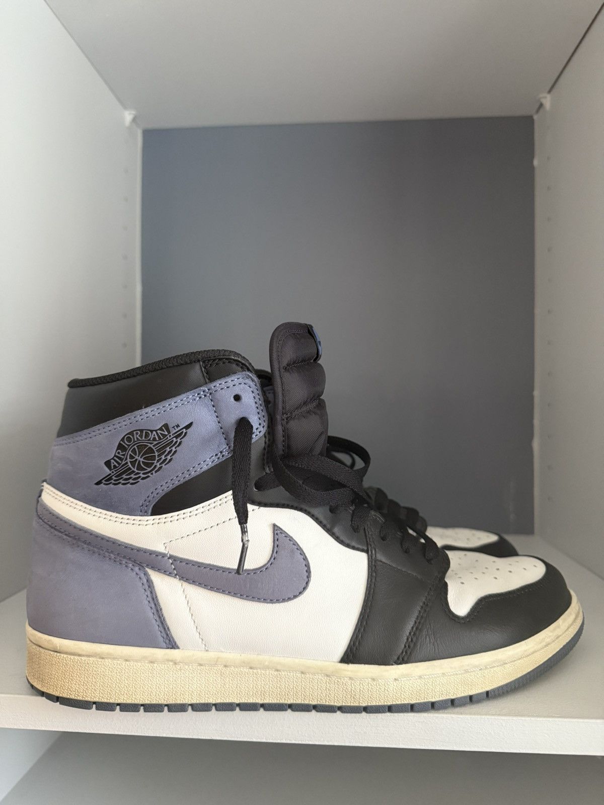Jordan Brand Jordan 1 Retro High Blue Moon 555088-115 Size US 10.5 / EU 43-44 - 1 Thumbnail