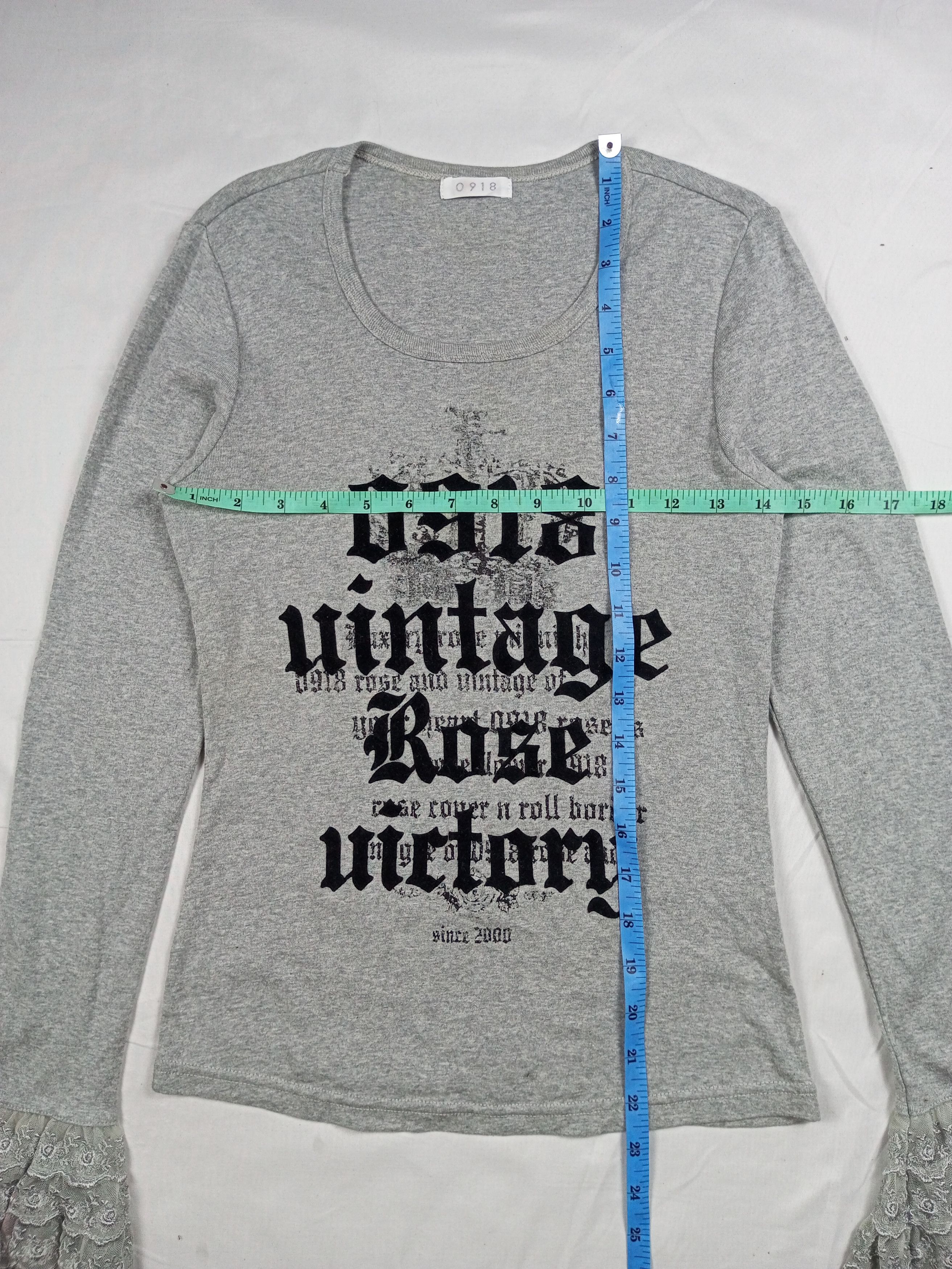 Long-sleeve Poem Tshirt with lace at the sleeve Issey Style