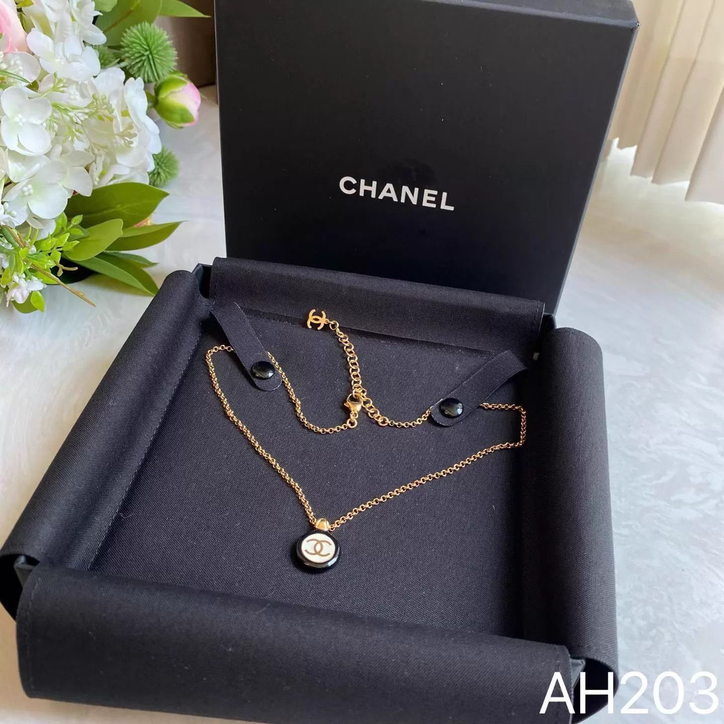 Chanel Chanel 24P Black & White CC Disk Necklace AH203 Size ONE SIZE - 1 Thumbnail