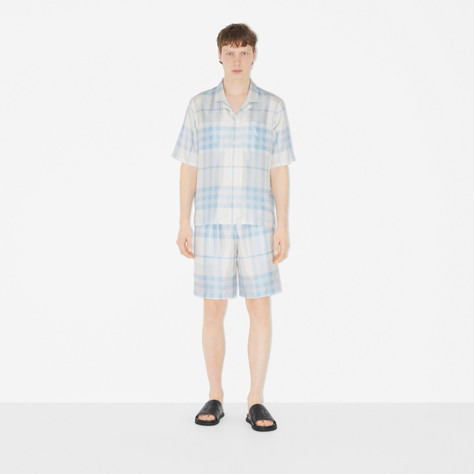 Burberry o1mle0326 Casual Shorts in Light Blue Size US 30 / EU 46 - 2 Thumbnail