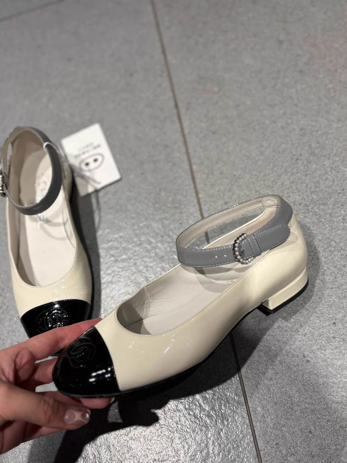 Chanel Chanel 24 Patent Leather Pearl-Button Mary Janes 98N 35.5EU Size US 4.5 / IT 34.5 - 2 Thumbnail