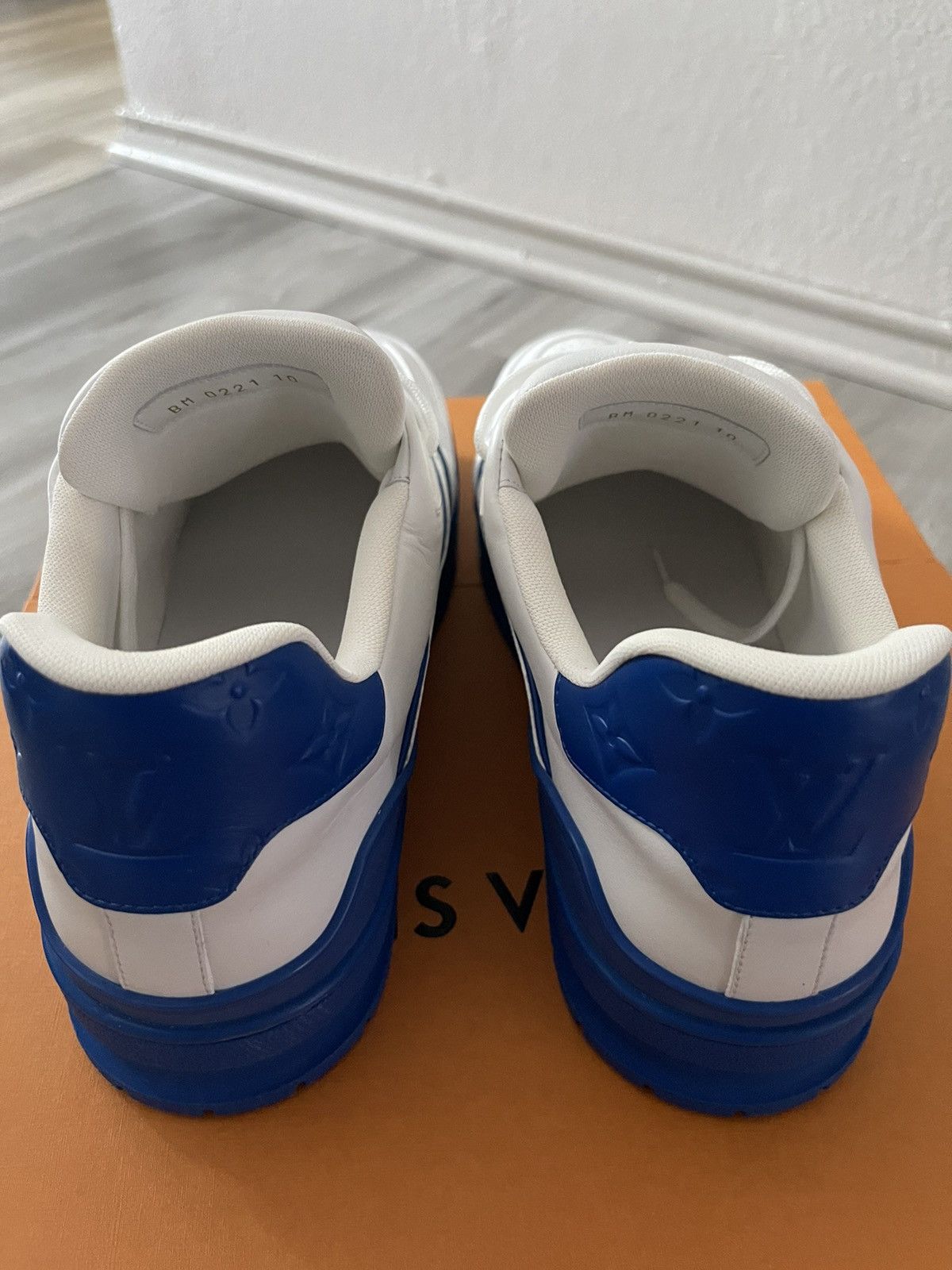 Louis Vuitton 2021 Louis Vuitton Trainer Low 'Signature - White Blue' Size US 11 / EU 44 - 13 Thumbnail