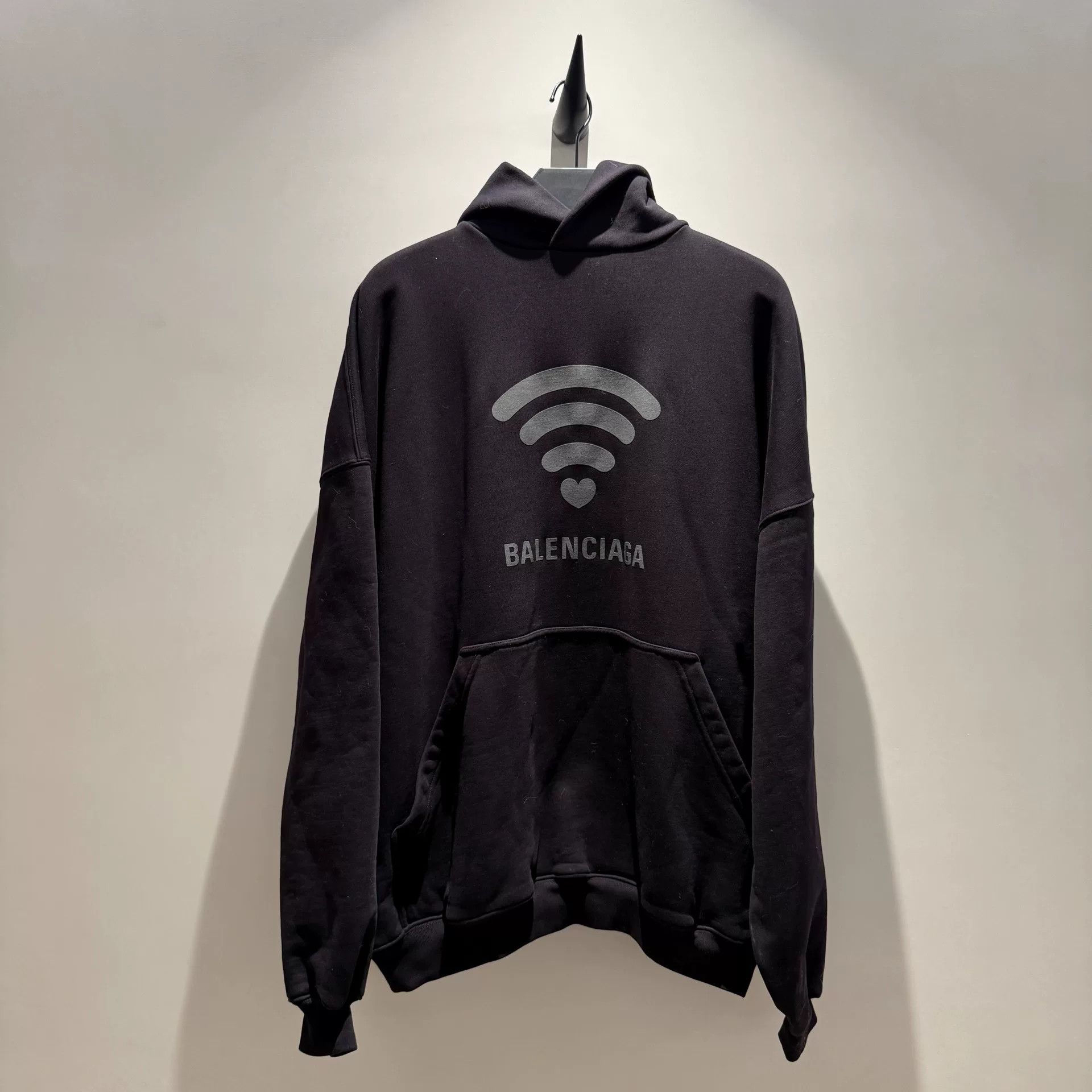 Balenciaga balenciaga wifi logo long sleeve sweatshirt Size S / US 4 / IT 40 - 1 Thumbnail