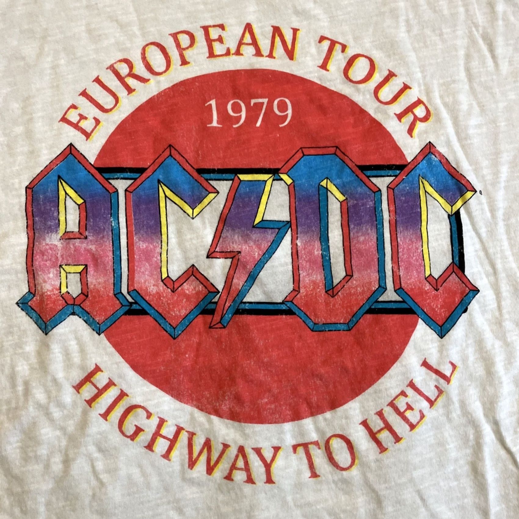 Zara AC/DC x ZARA 1979 European Tour Crop Top T-Shirt Size 13/14 Teens Boys Girls Crew Neck Short Sleeve Cotton Ivory Logo Knit Vintage No? Size XL / US 12-14 / IT 48-50 - 2 Thumbnail