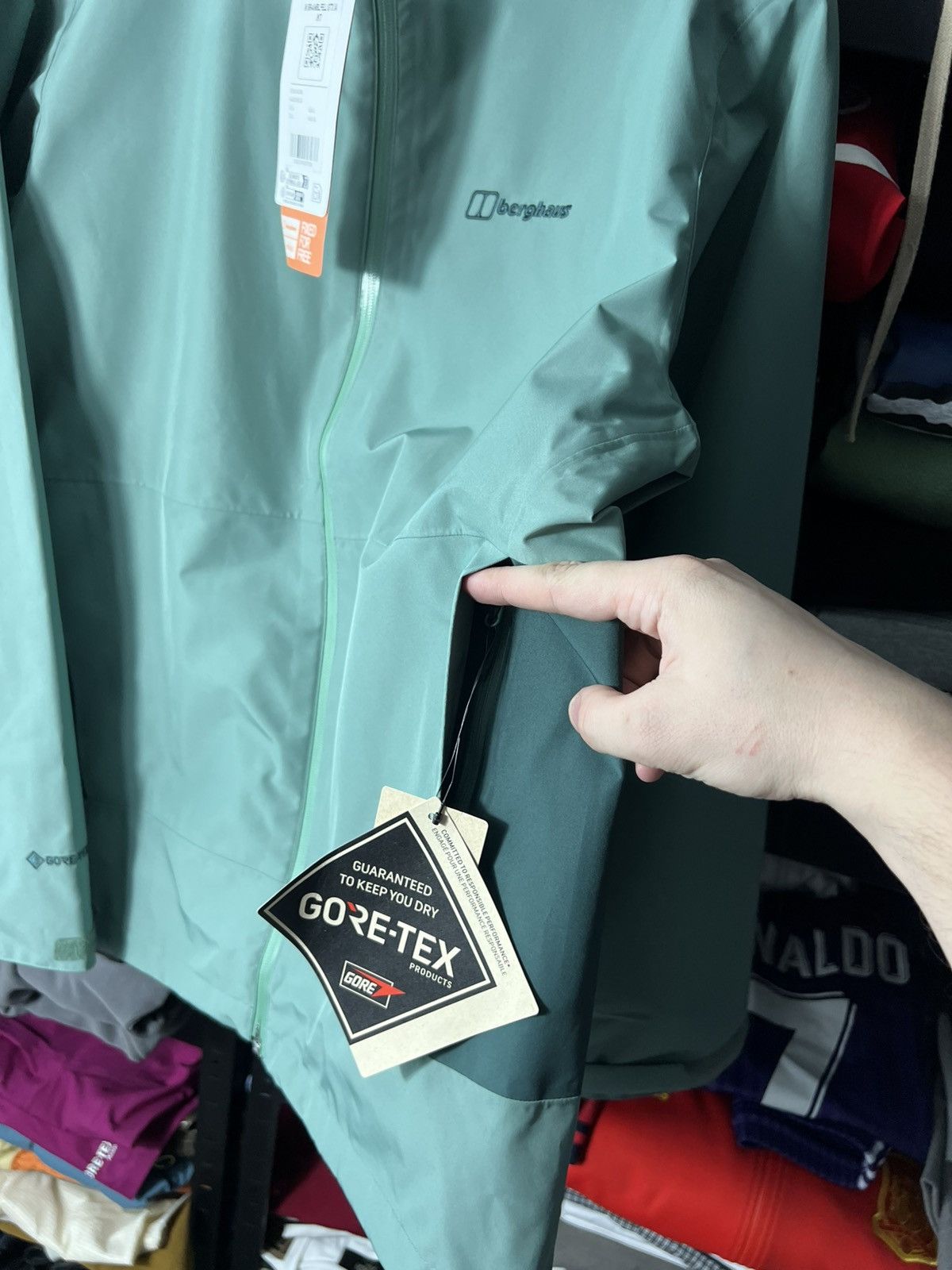 Berghaus Berghaus Gore-Tex Waterproof Hiking Rain Jacket Green Size L Size US L / EU 52-54 / 3 - 9 Thumbnail