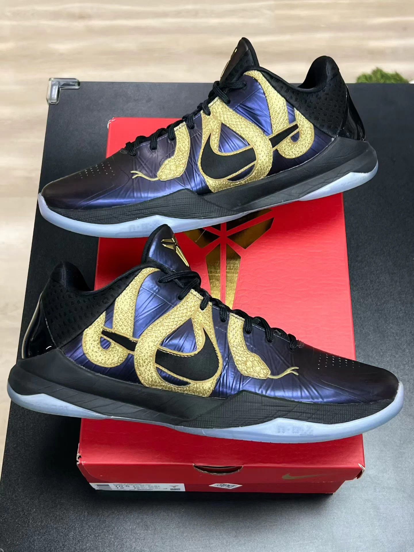 Nike NIKE ZK5 Kobe Year of the Snake Black Purple Gold 44.5 Size US 11.5 / EU 44-45 - 5 Thumbnail