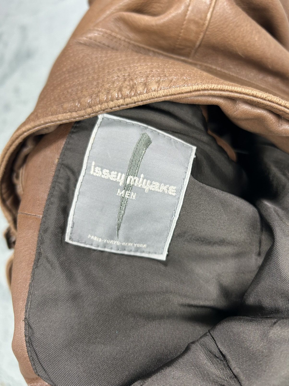 Issey Miyake Vintage Issey Miyake Bomber Leather Jacket. J0128 Size US L / EU 52-54 / 3 - 14 Thumbnail