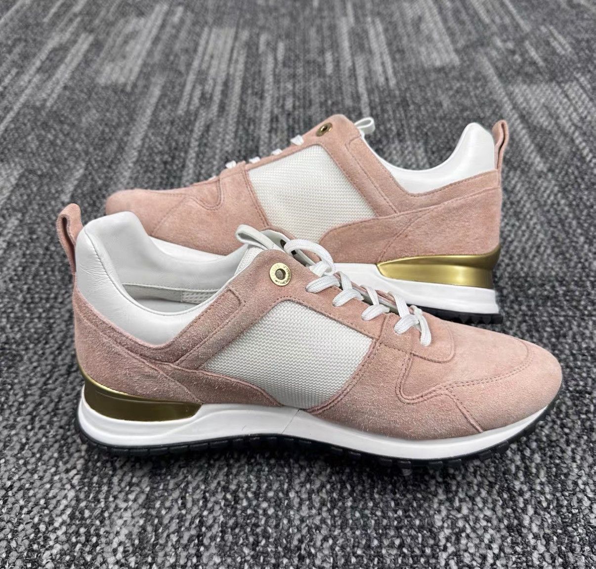 Louis Vuitton Louis Vuitton Runaway White & Pink Logo Sneakers J42 Size US 7 / EU 40 - 5 Thumbnail