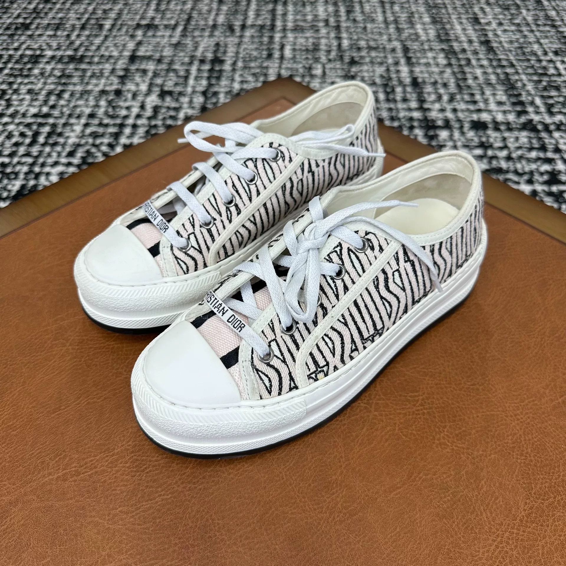 Dior Dior Lowtop Sneakers it_37 Women Size US 7 / IT 37 - 1 Thumbnail