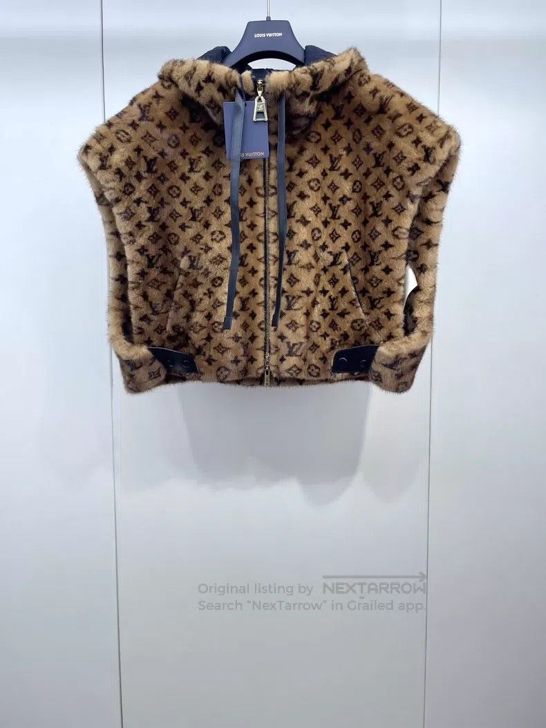 Louis Vuitton Louis Vuitton Classic presbyopic mink fur vest Size XS / US 0-2 / IT 36-38 - 1 Thumbnail