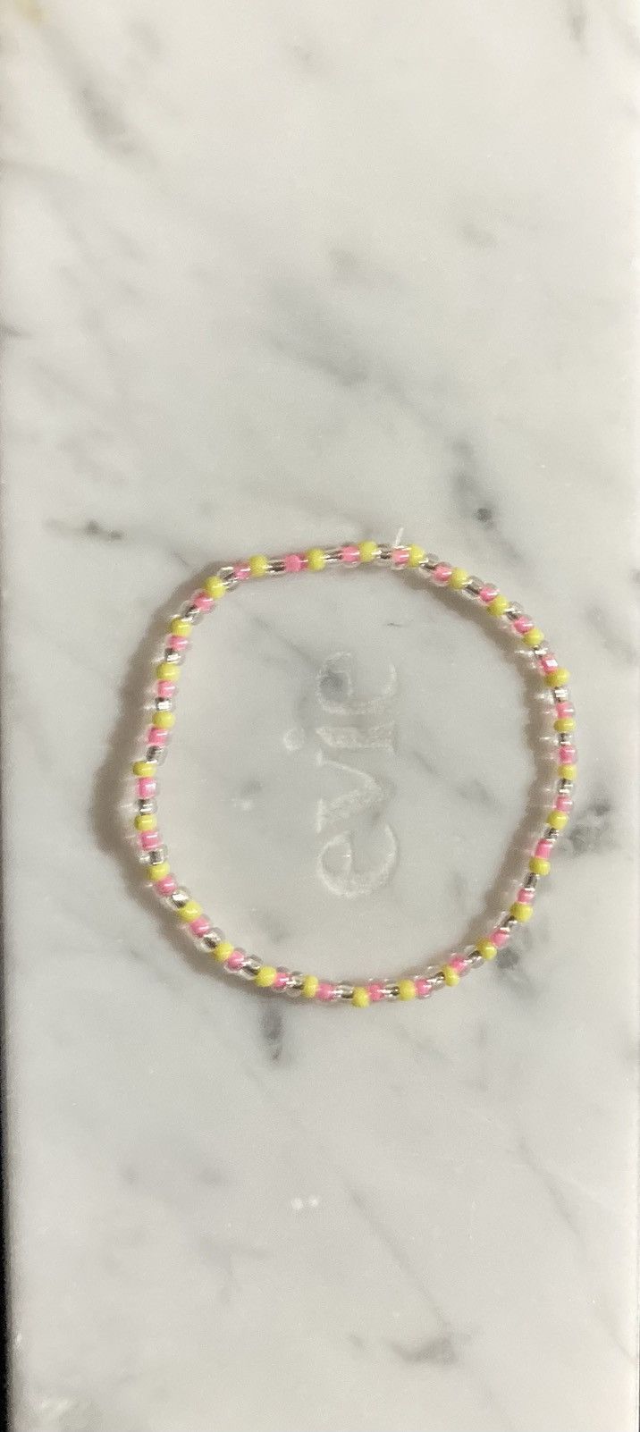 Other Green and pink dainty bracelet Size ONE SIZE - 1 Preview