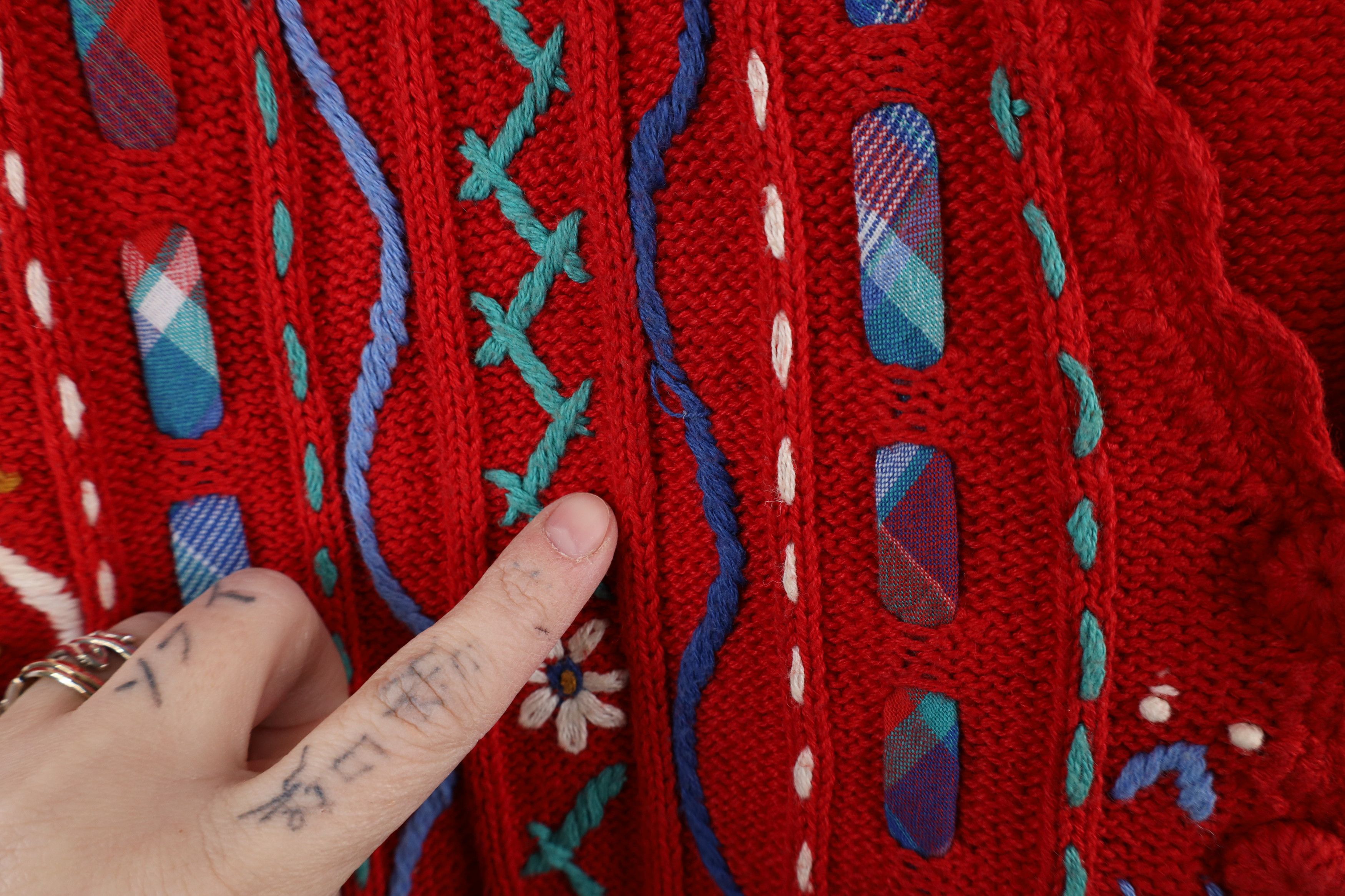 Vintage Vintage 90s Streetwear Flower Striped Sweater Vest Red Size L / US 10 / IT 46 - 4 Thumbnail