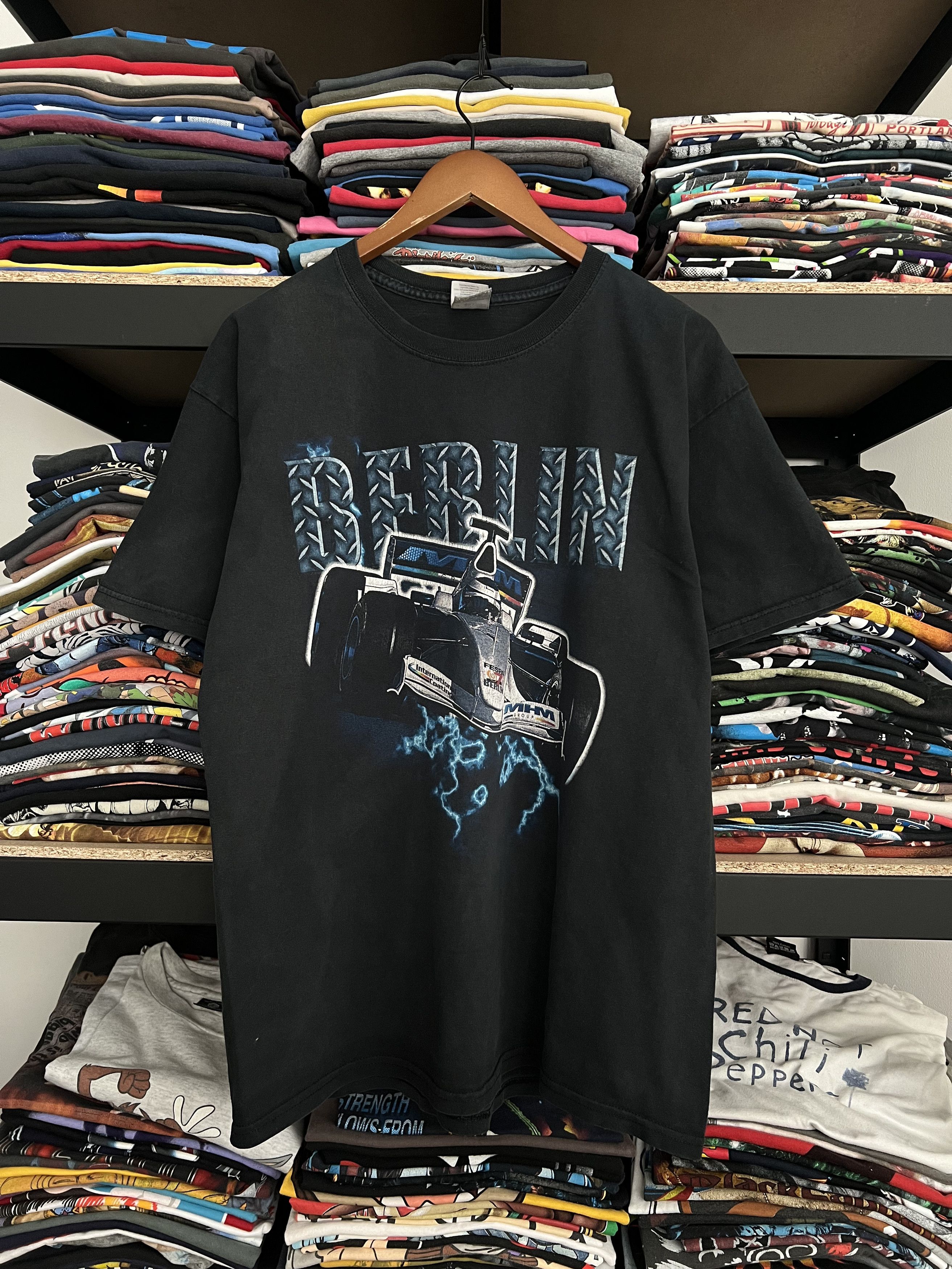 Formula 1 Vintage 2000s Formula One F1 Berlin Faded Black Tee Size US L / EU 52-54 / 3 - 1 Thumbnail
