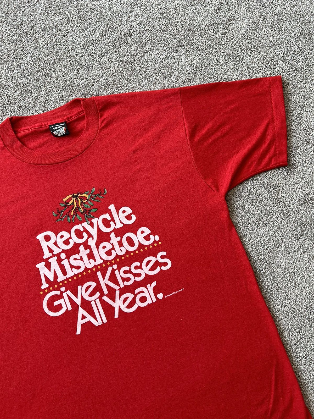 Vintage Recycle Mistletoe Give Kisses All Year Single Stitch Tee Size US XL / EU 56 / 4 - 3 Thumbnail