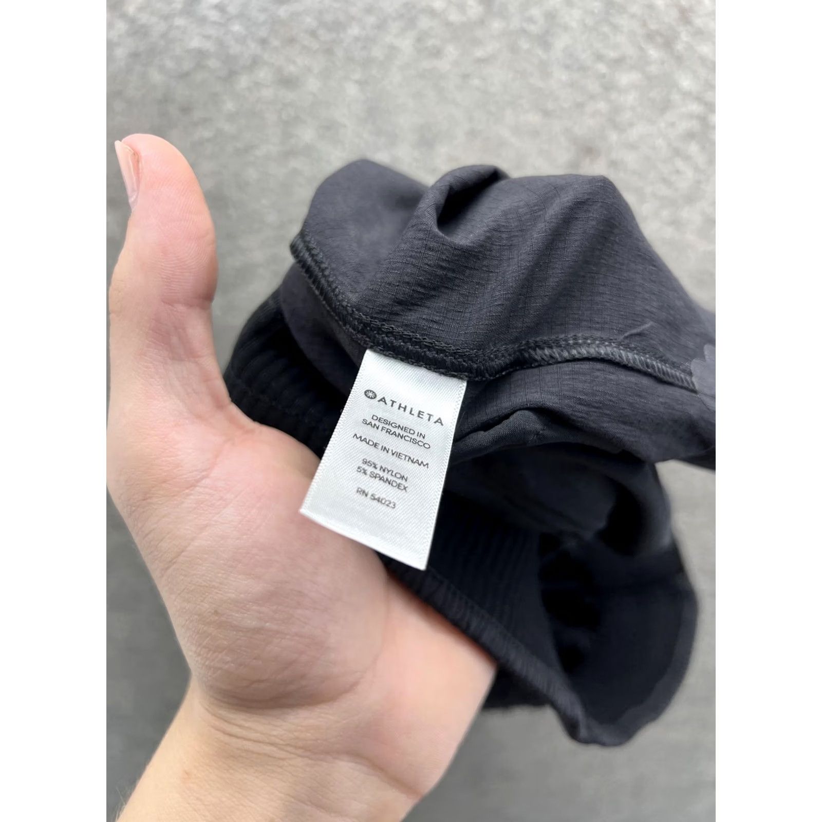 Athleta Athleta Shorts Womens 2 Black 3.5 In Running Athletic Zip Pocket Lightweight Womens” Size 26" / US 2 / IT 38 - 6 Thumbnail