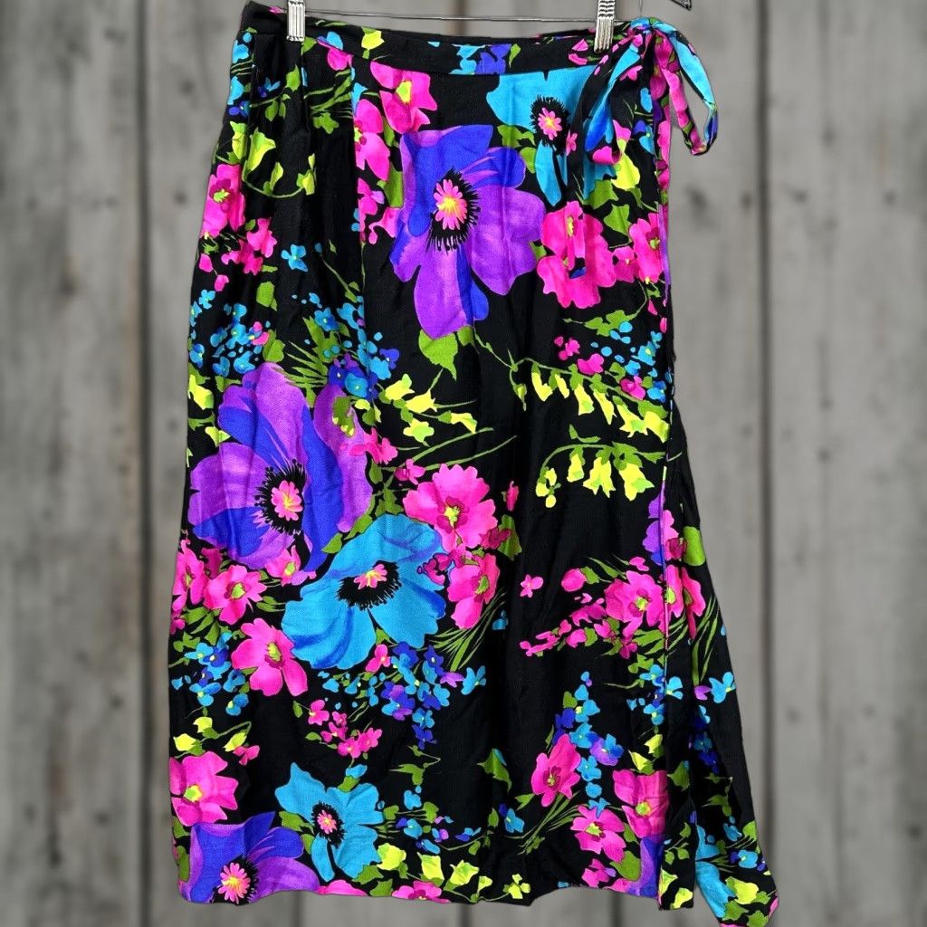 Vintage VINTAGE Leslie Fay Skirt Women Long Maxi 60s 70s Floral Black Button Wrap L Womens Size 36" / US 14 / IT 50 - 1 Thumbnail