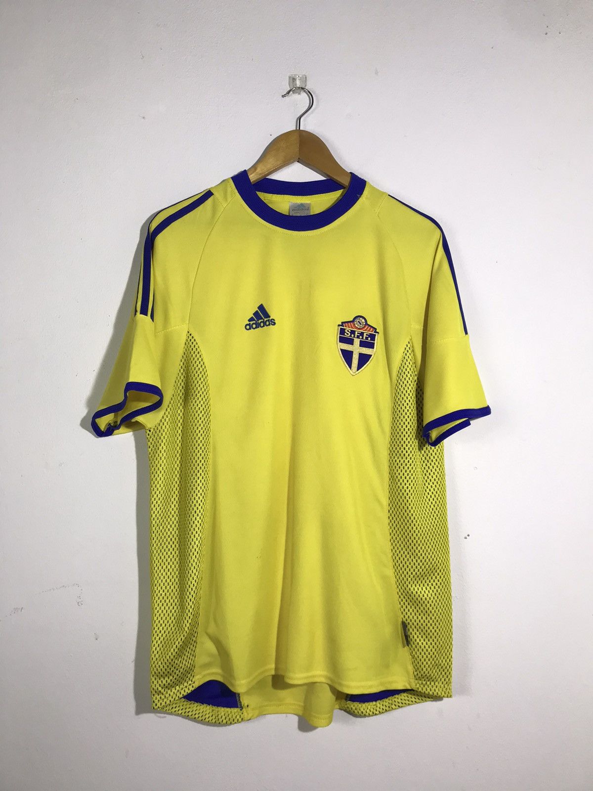 Adidas Vintage 2002 sweden soccer jersey