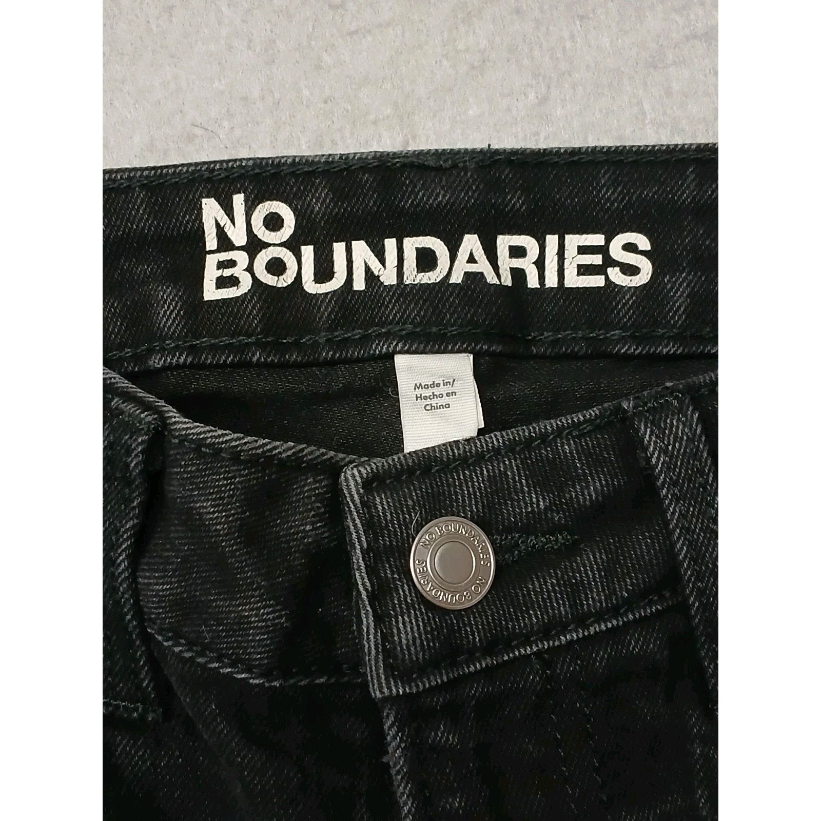 Other No Boundaries (2) Women's Black Relaxed Straight Fit Jeans Size 26" / US 2 / IT 38 - 5 Thumbnail