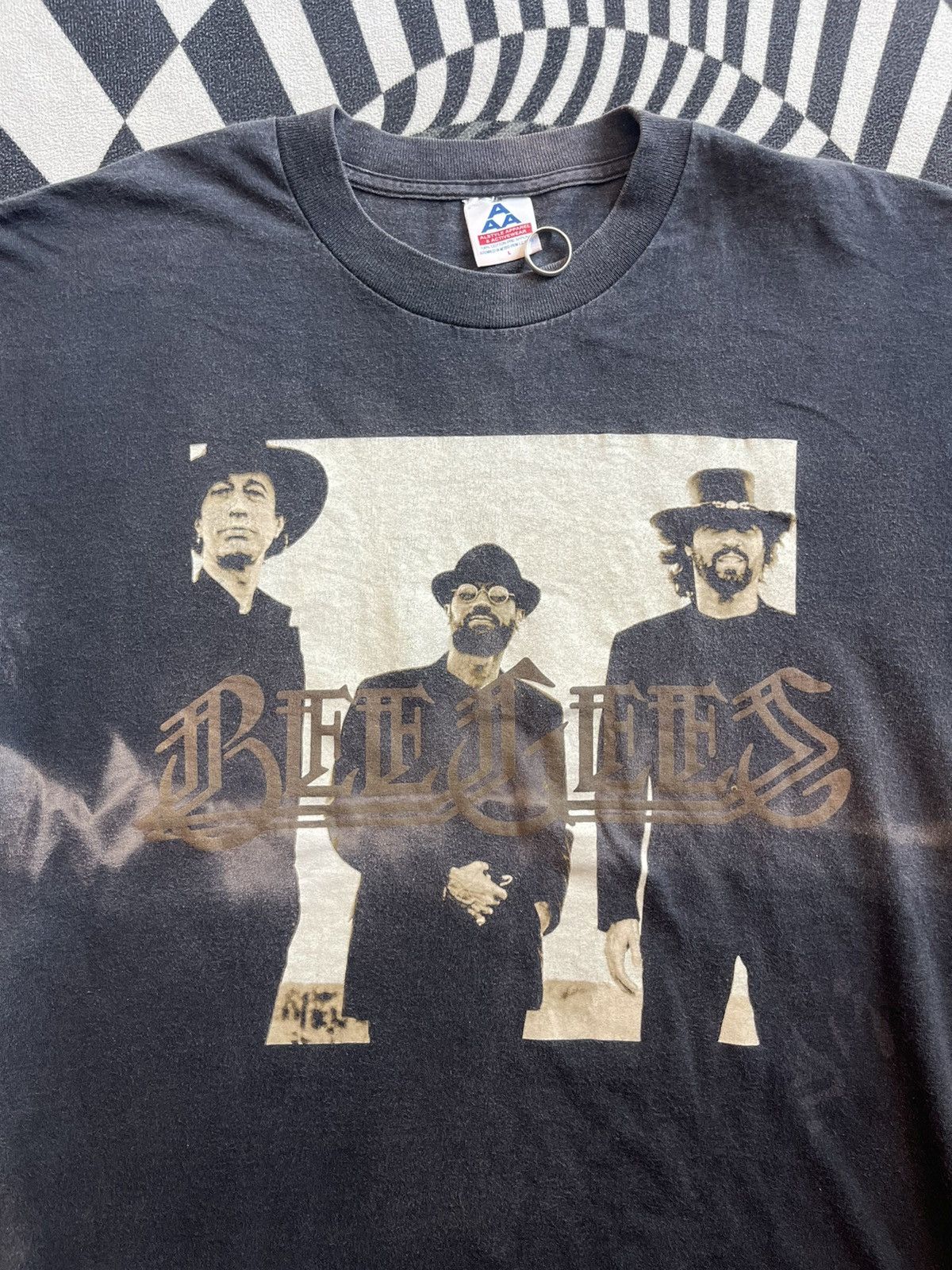 Band Tees Vtg BEE GEES One Night Only in LAS VEGAS 1997’s Tour Tshirt Size US L / EU 52-54 / 3 - 6 Thumbnail