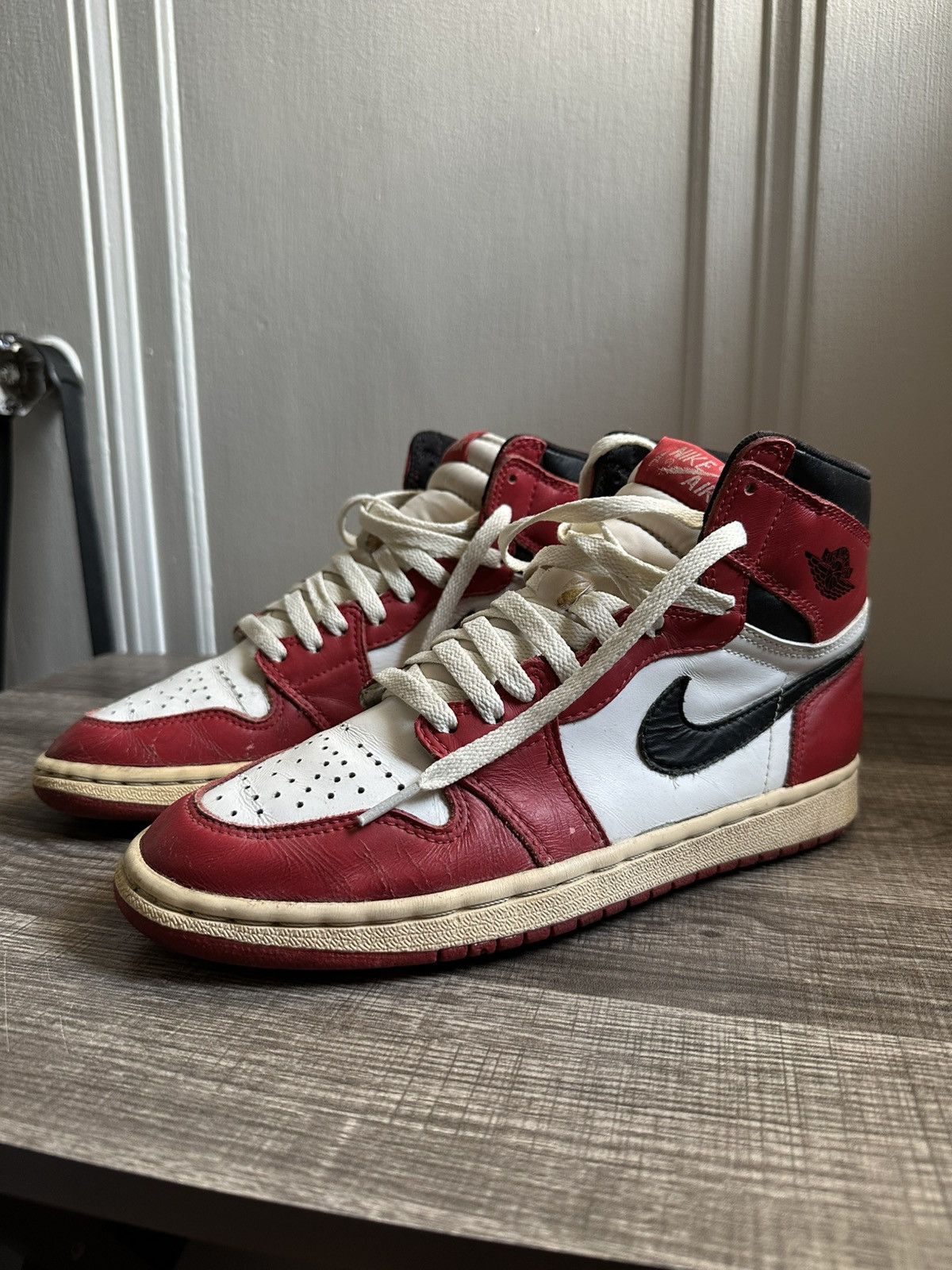 Nike 1994 Nike Air Jordan 1 Chicago Size US 8 / EU 41 - 1 Thumbnail