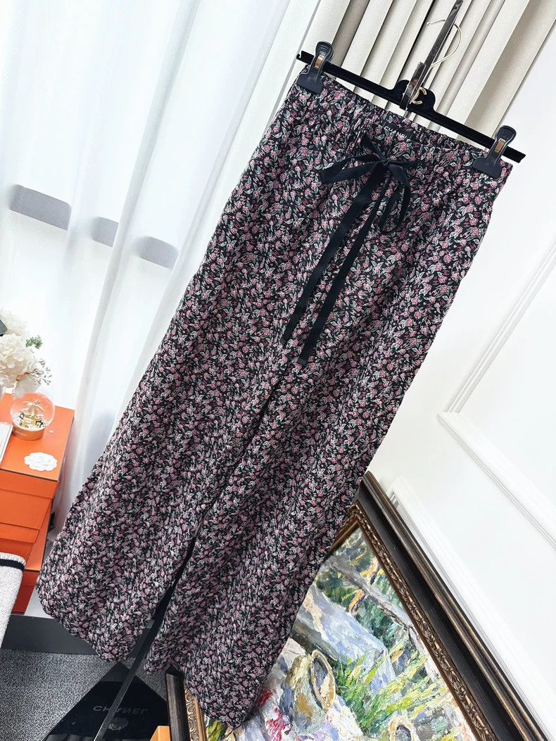 Chanel Chanel 24B black patchwork red broken flower full printed Size 24" / US 00 / IT 34 - 1 Thumbnail