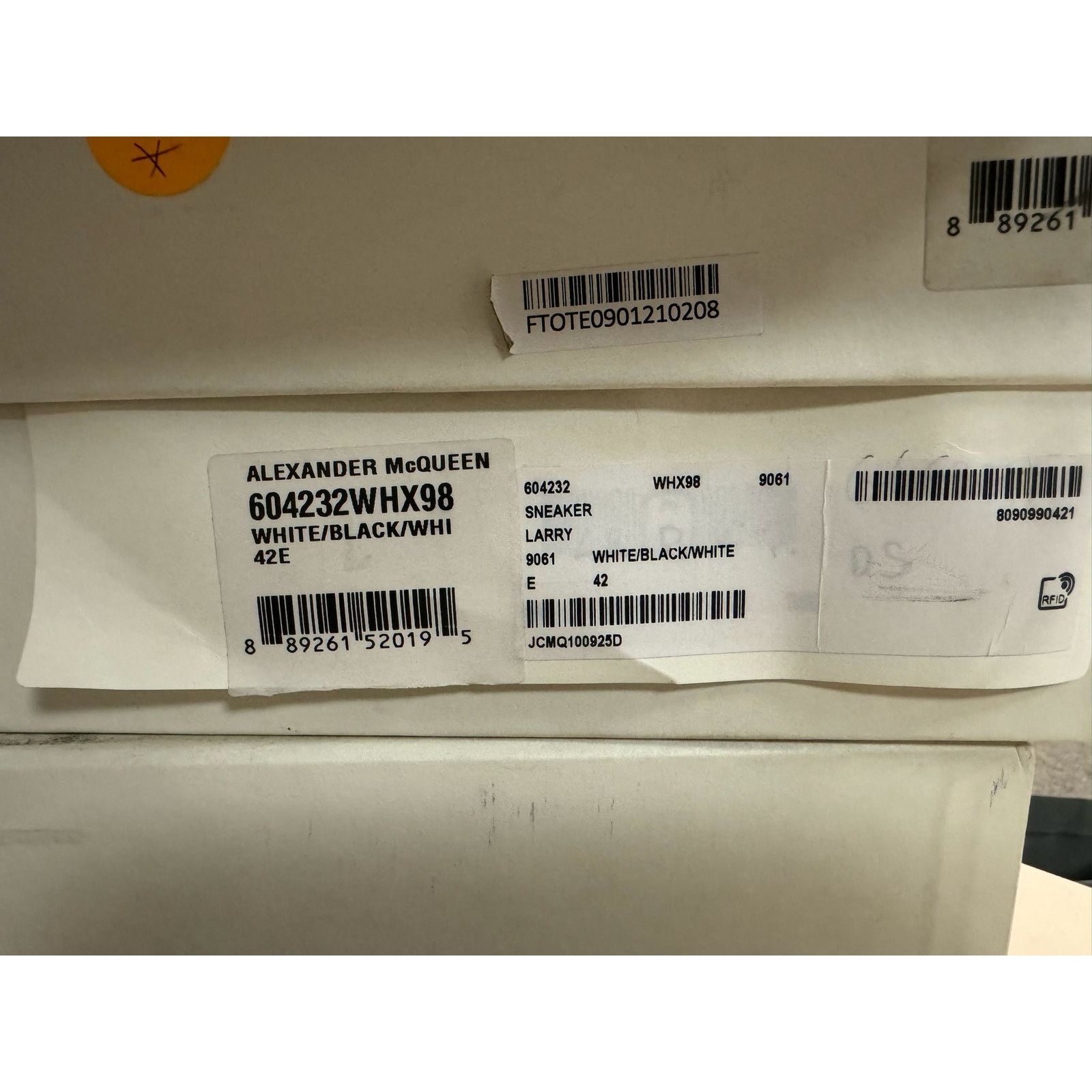 Alexander McQueen o1rshd1 Q:2 / Larry Sneakers in White/Black Size US 9 / EU 42 - 20 Thumbnail