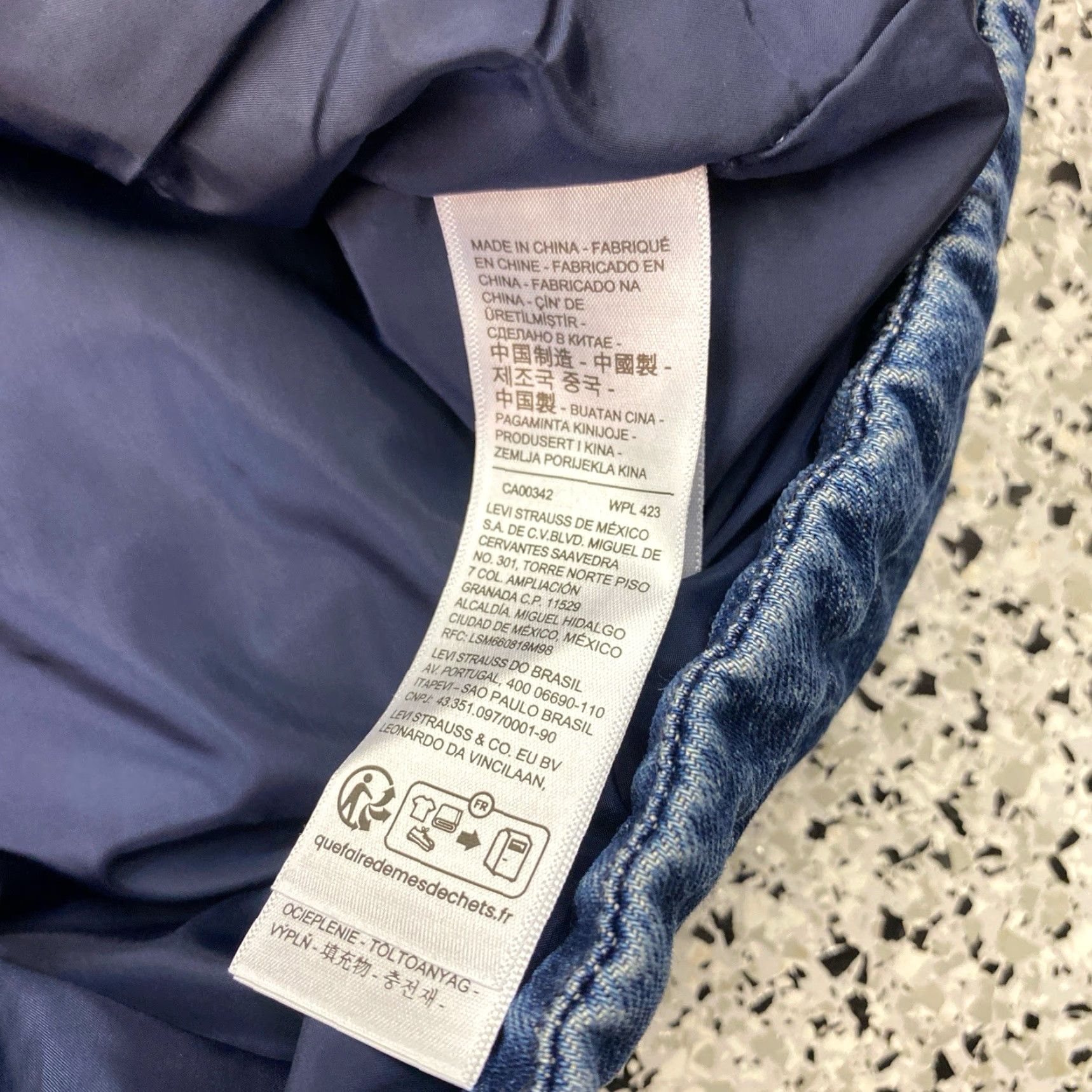 Levi's Levi’s Vest Mens Size S Blue Western Quilted Down Puffer Denim NWT Size US 29 - 5 Thumbnail