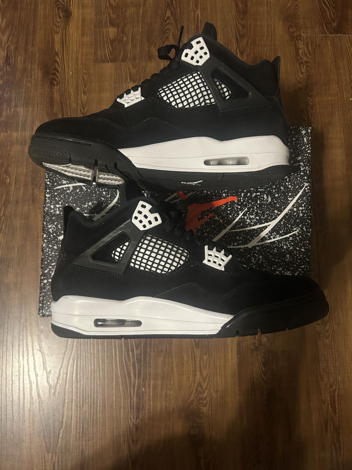Jordan Brand White Thunder 4s Size US 10 / EU 43 - 2 Thumbnail