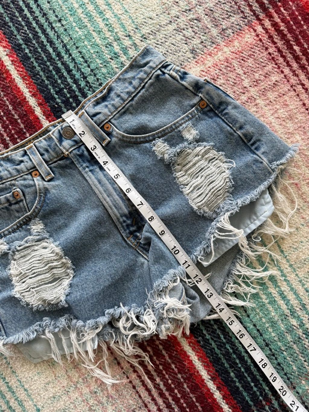 Levi's Women's Vintage Levi's Blue Denim Distressed Jean Shorts Siz Size 27" / US 4 / IT 40 - 7 Thumbnail