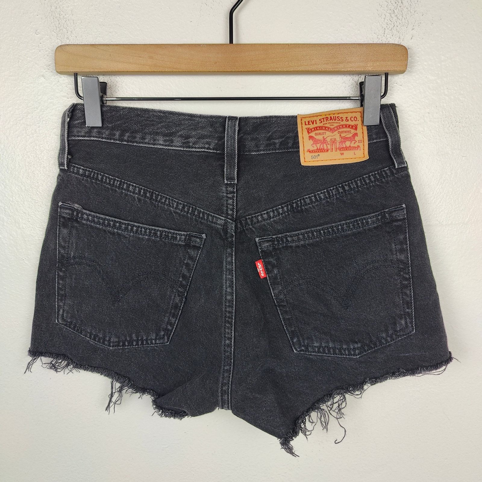 Levi's Levi's 501 Original Shorts Womens 24 Black Distressed Size 24" / US 00 / IT 34 - 4 Thumbnail