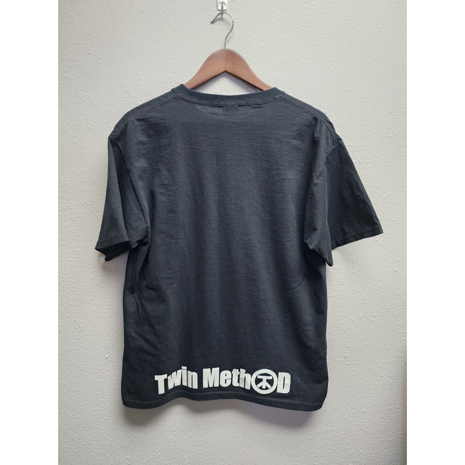 Gildan Twin Method Black Band Tee Large Rock Metal Concert Shirt Size US L / EU 52-54 / 3 - 4 Thumbnail
