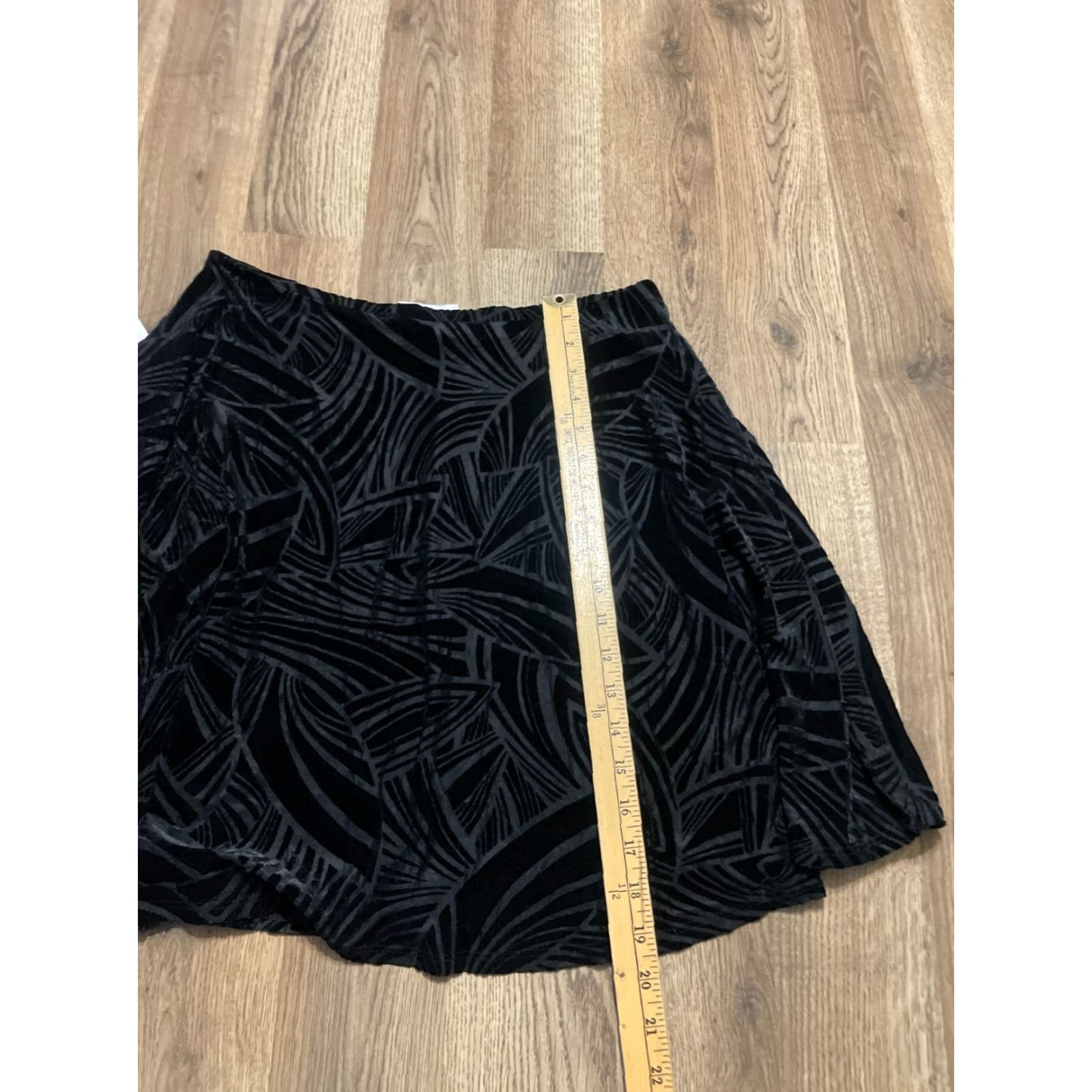 Velvet Moon Skirt Women's Medium Black Mini Velvet Zip on Side Pull On NWT VINTAGE? Size 32" / US 10 / IT 46 - 6 Thumbnail