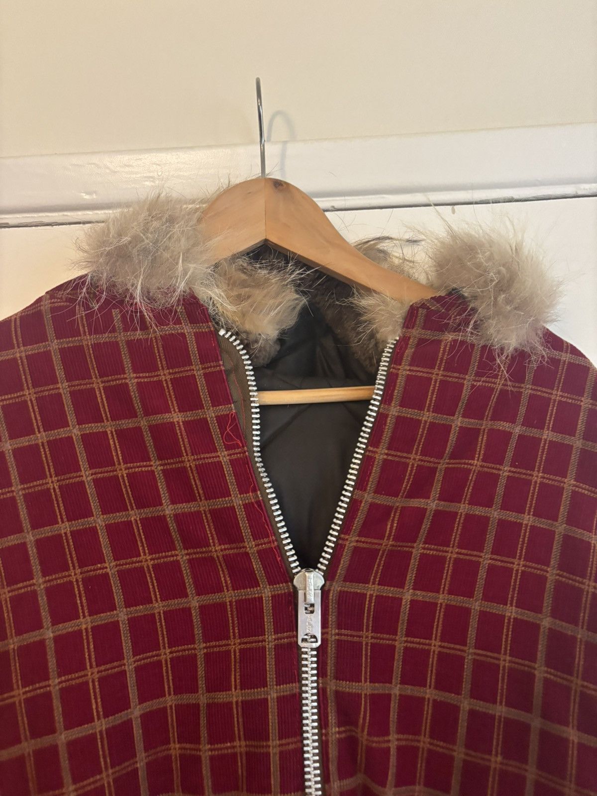 Vintage Large 70s red plaid corduroy parka with fur hood Quilt lined Size US L / EU 52-54 / 3 - 2 Thumbnail