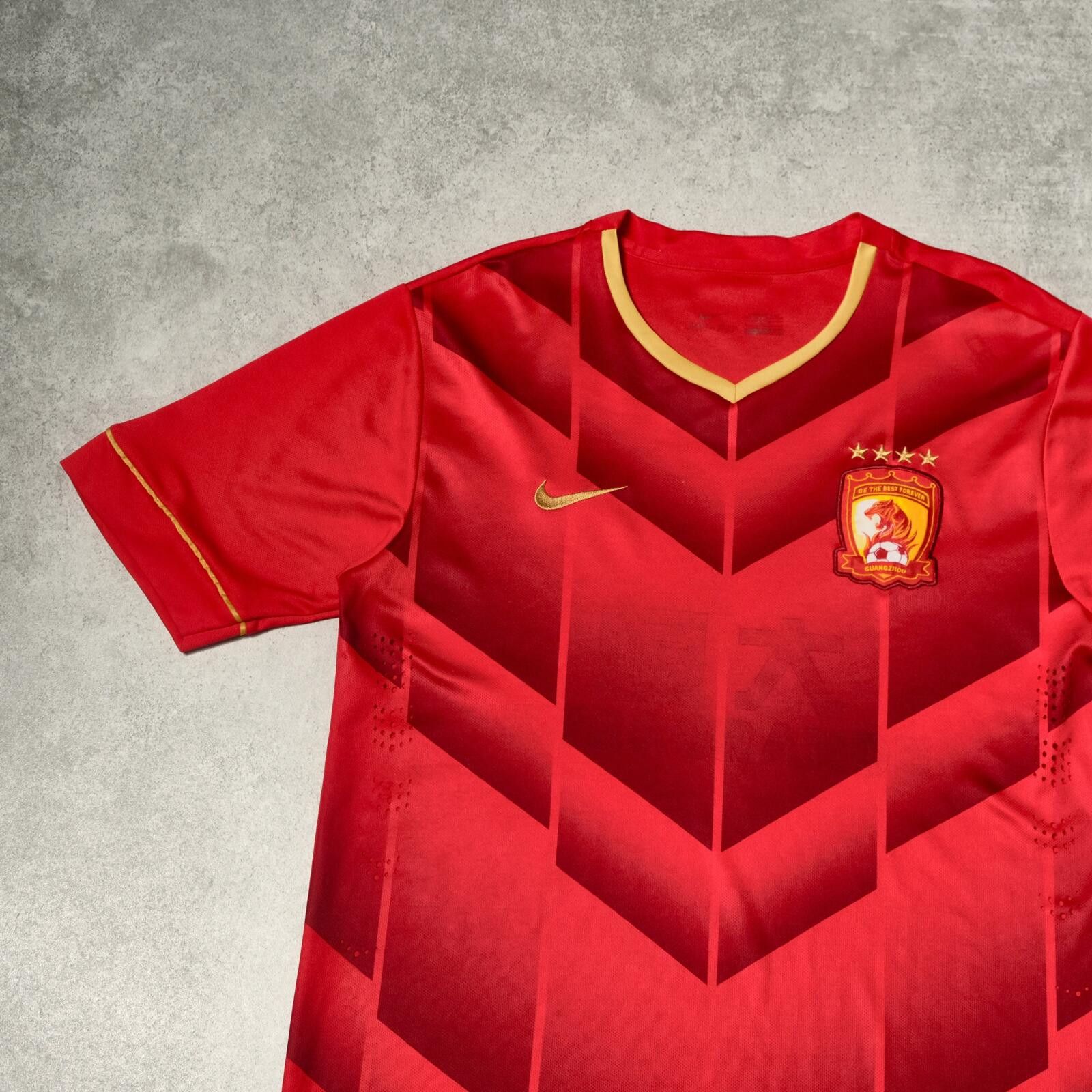Nike 2015/16 Guangzhou Evergrande (China) Home Shirt Nike (M) Size US M / EU 48-50 / 2 - 3 Thumbnail