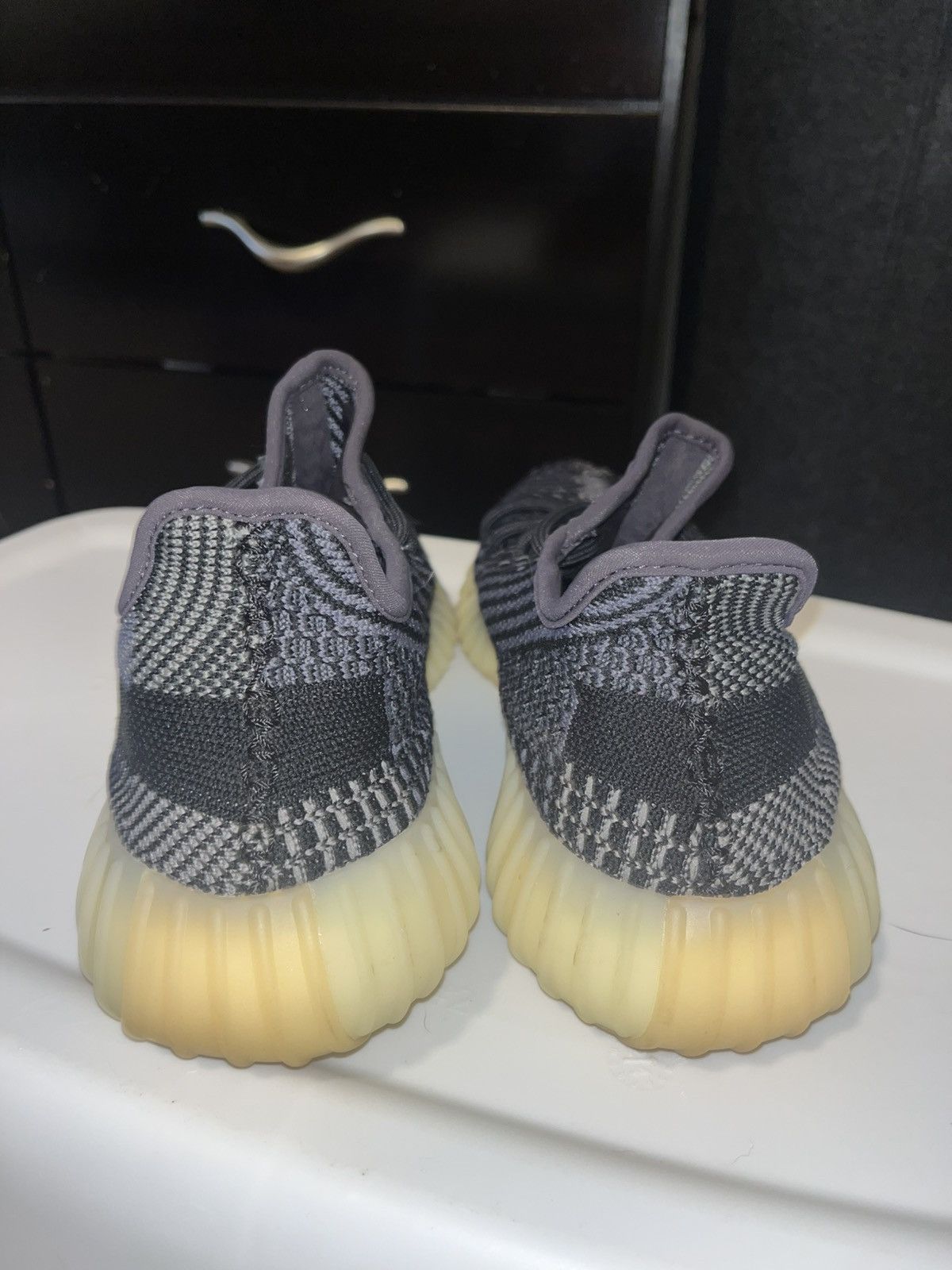 Yeezy Yeezy 350 v2 Carbon Size US 7 / EU 40 - 7 Thumbnail