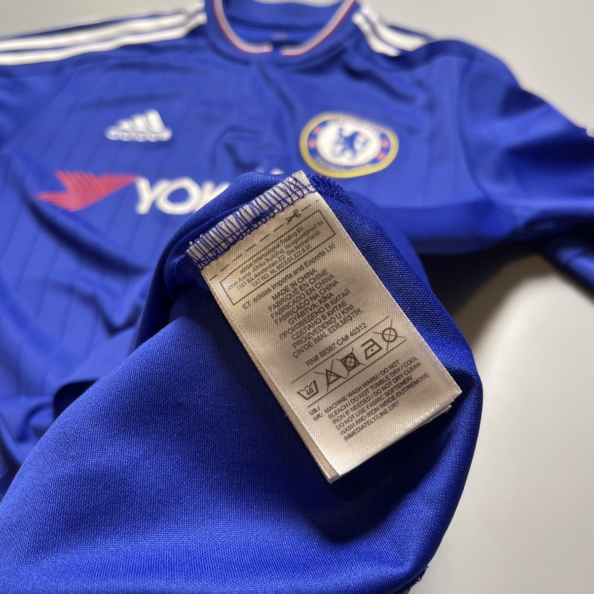 Adidas × Vintage CHELSEA ADIDAS 2015/2016 FOOTBALL HOME JERSEY #10 HAZARD Size US S / EU 44-46 / 1 - 15 Thumbnail