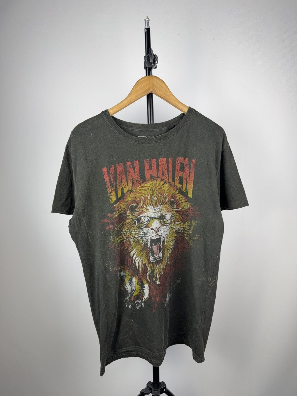 Vintage Vintage retro faded Style 2021 Van Halen Tee shirt Size US L / EU 52-54 / 3 - 1 Thumbnail