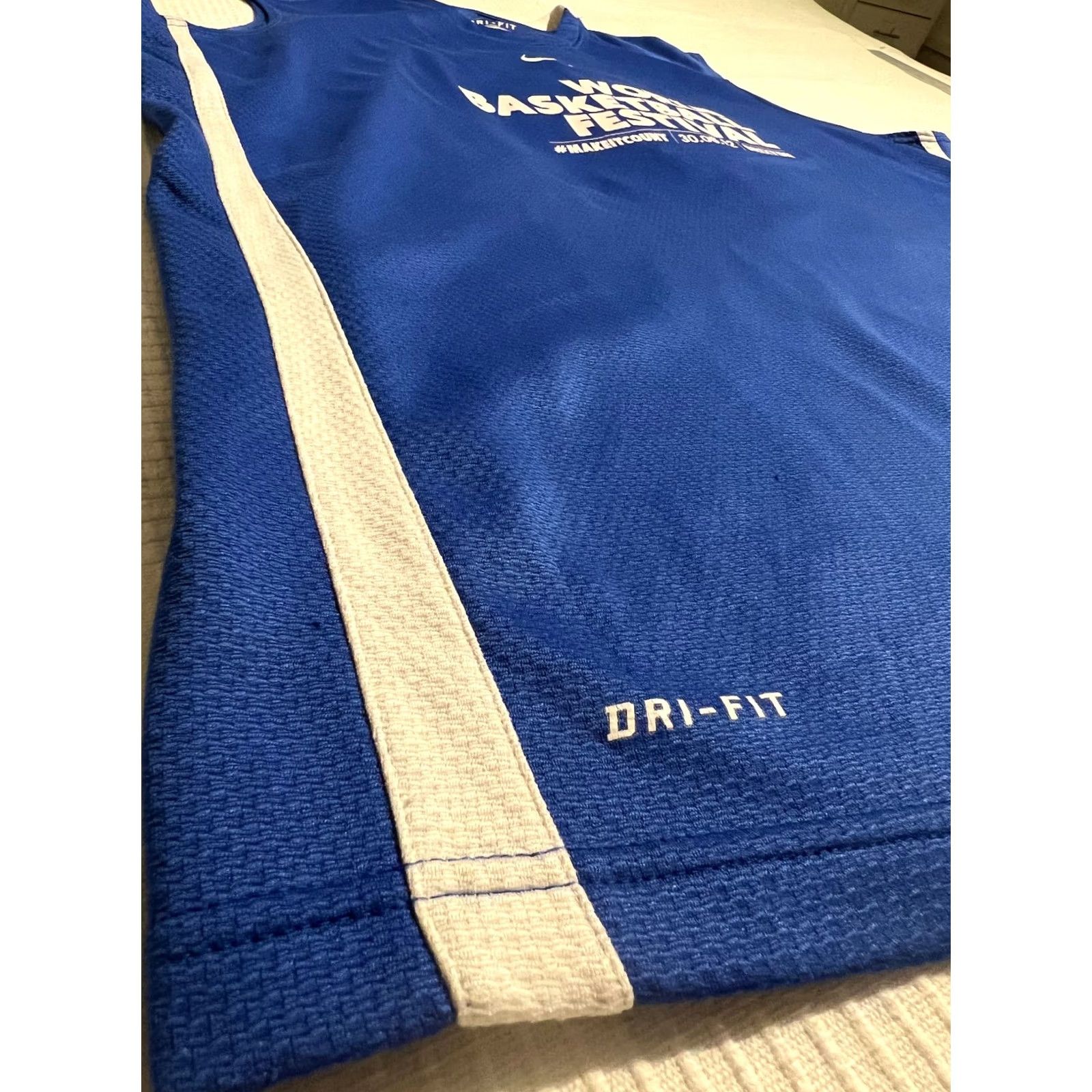 Nike Nike World Basketball Festival Centre Swoosh 2XL T-Shirt Men London Br ix ton 2012 Vintage? (note: original title kept). Size US XXL / EU 58 / 5 - 6 Thumbnail