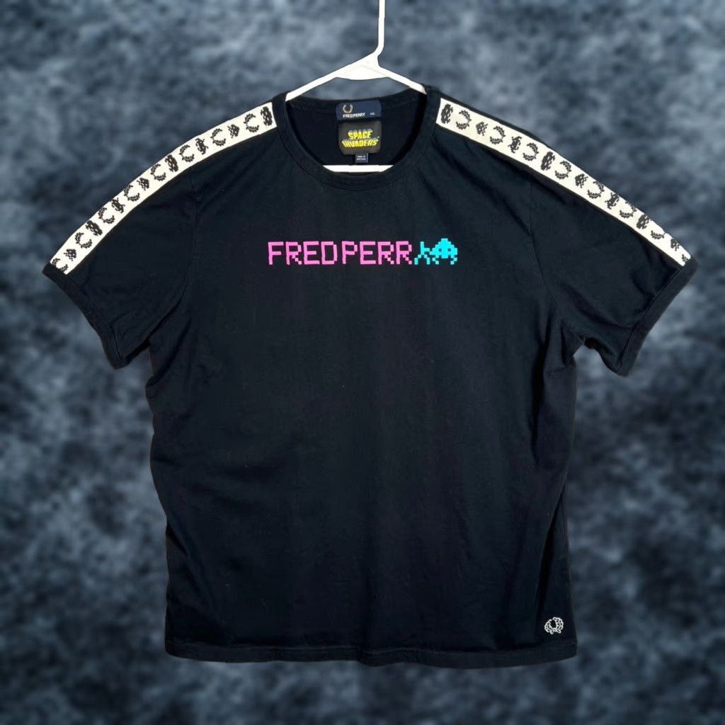 Fred Perry VINTAGE Fred Perry X Space Invaders Black T-Shirt Mens 2XL Cotton Size US XXL / EU 58 / 5 - 1 Thumbnail