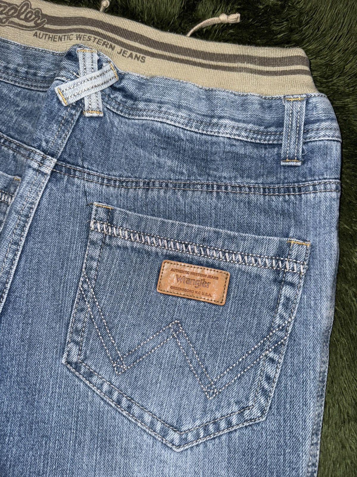 Wrangler [W32-33] Wrangler Japan Elastic embroidery Denim Size US 32 / EU 48 - 9 Thumbnail