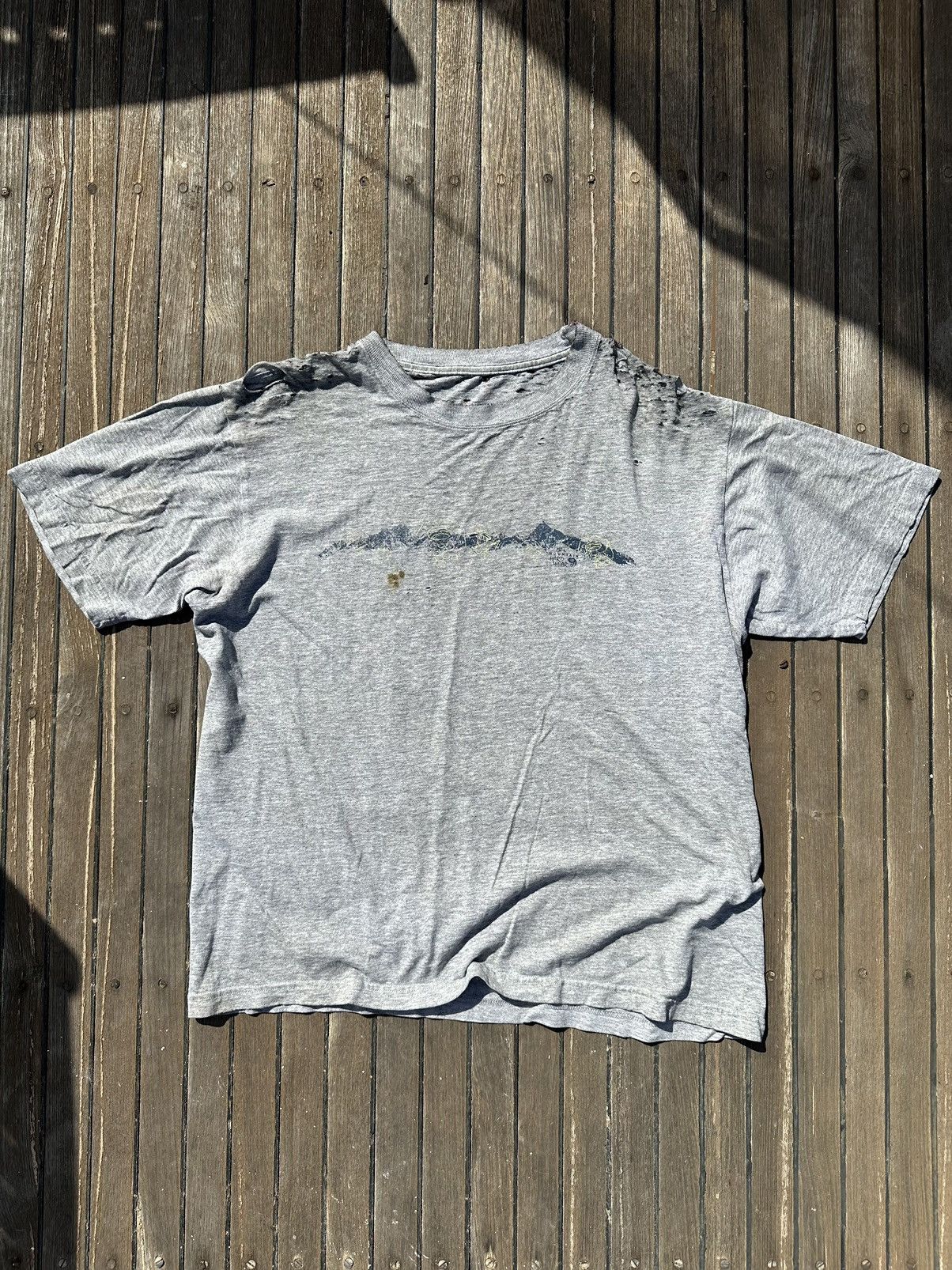 Mountain Hardwear Vintage Distressed Mountain Hardwear T shirt Size US L / EU 52-54 / 3 - 1 Thumbnail