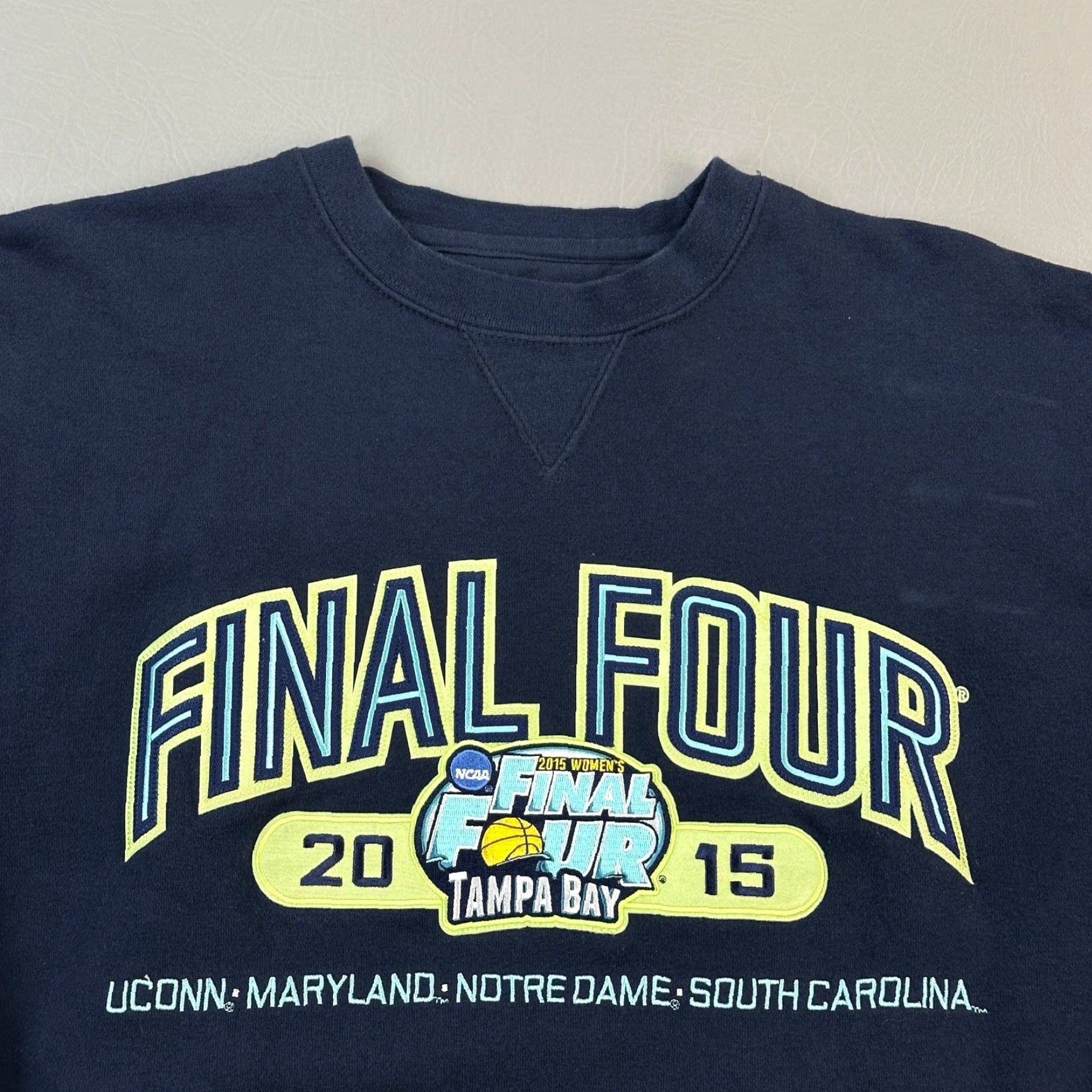 NCAA Gear For Sports Sweatshirt Womens Medium 2015 NCAA Final Four Sewn Logo Pullover Size M / US 6-8 / IT 42-44 - 2 Thumbnail