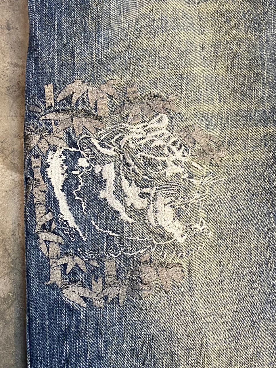 Japanese Brand KATAKURI TAMASHII TIGER & DRAGON EMBROIDERY DENIM PANTS Size US 32 / EU 48 - 6 Thumbnail