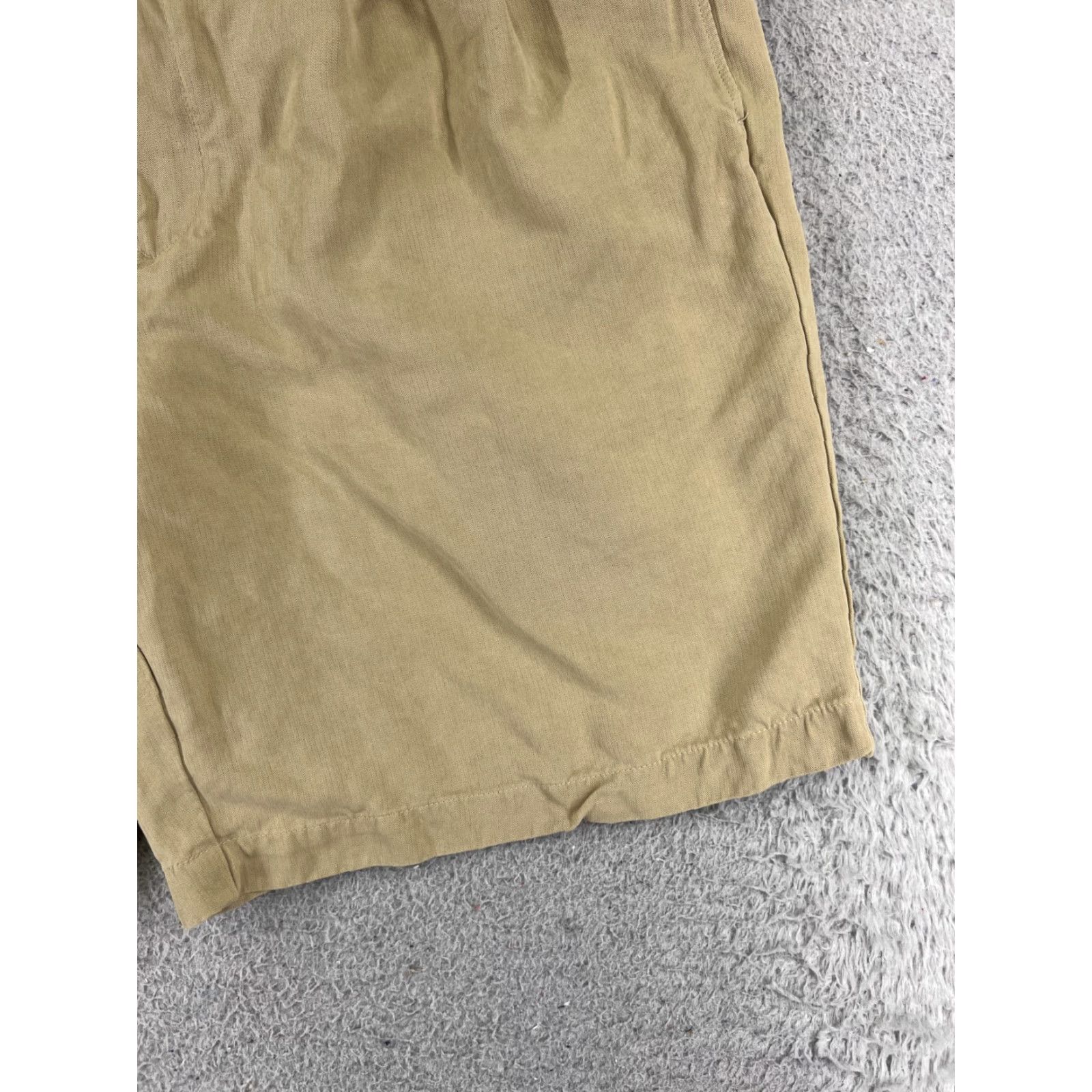 Tommy Bahama Tommy Bahama Shorts Adult 36 Beige Silk Bermuda Pleated Beach Vacation Size US 36 / EU 52 - 2 Thumbnail