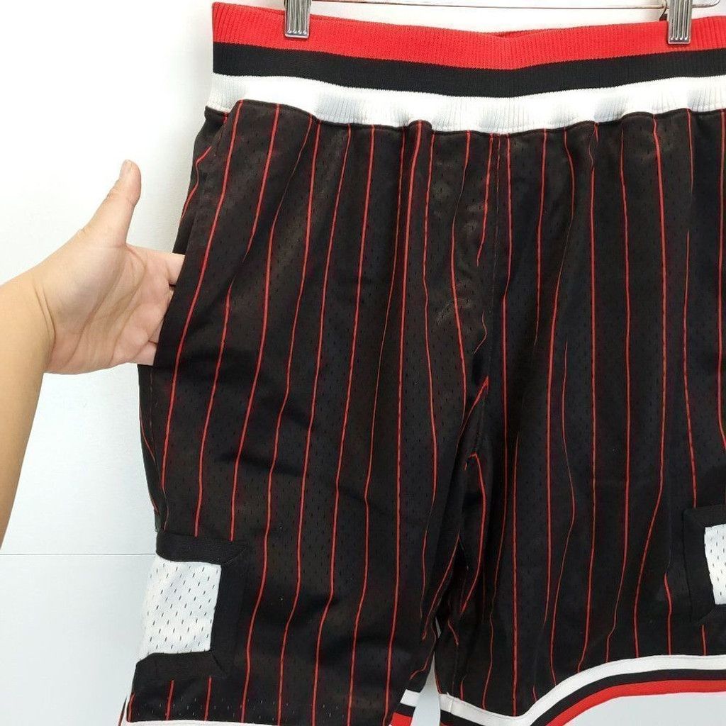 Mitchell & Ness Mitchell & Ness Men's Shorts Nice Kicks Talk Box Shorts Blk Size US 30 / EU 46 - 7 Thumbnail