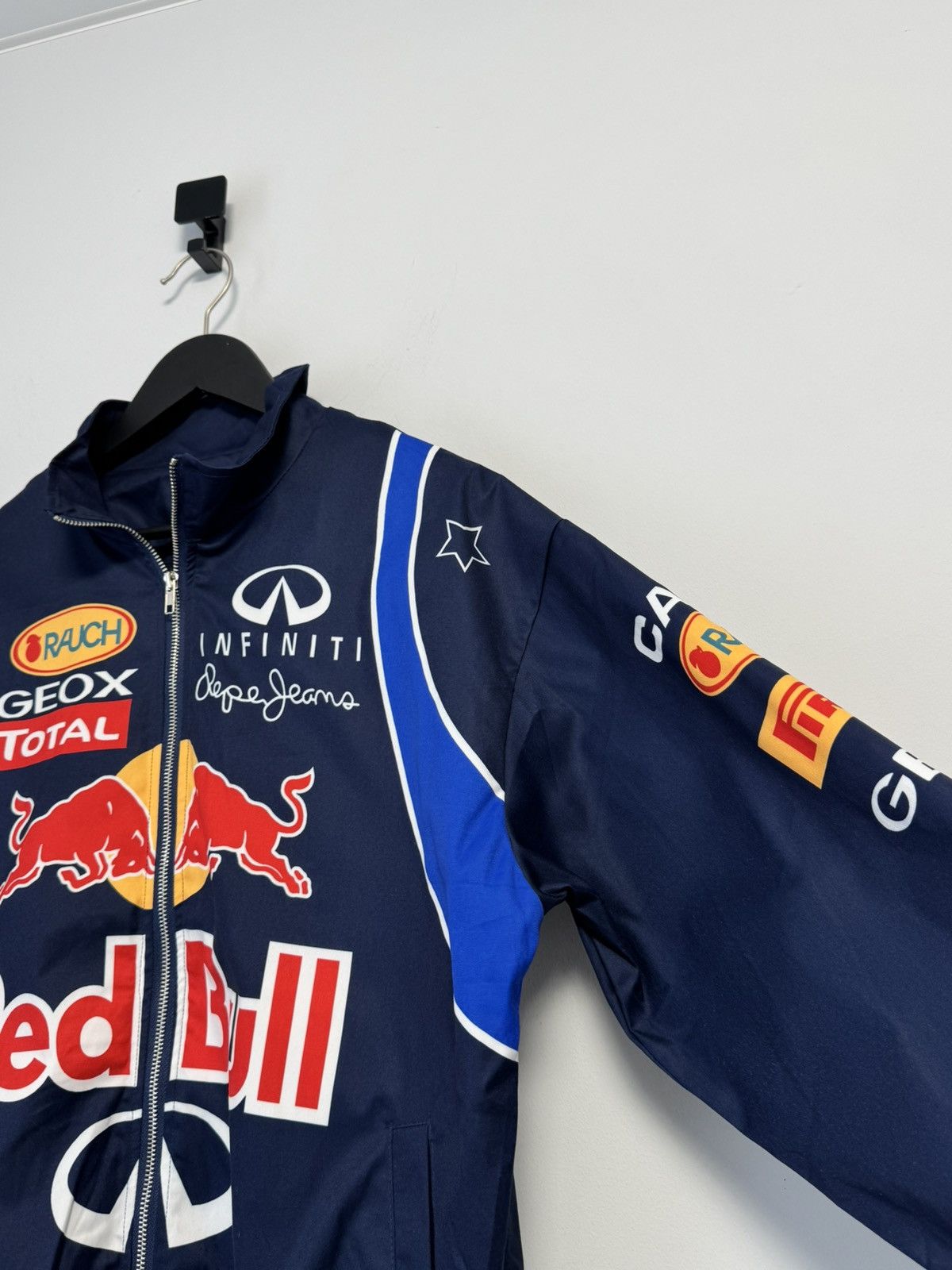 Red Bull Red Bull Racing Infiniti F1 Jacket Vintage Formula 1 Racing Size US M / EU 48-50 / 2 - 9 Thumbnail